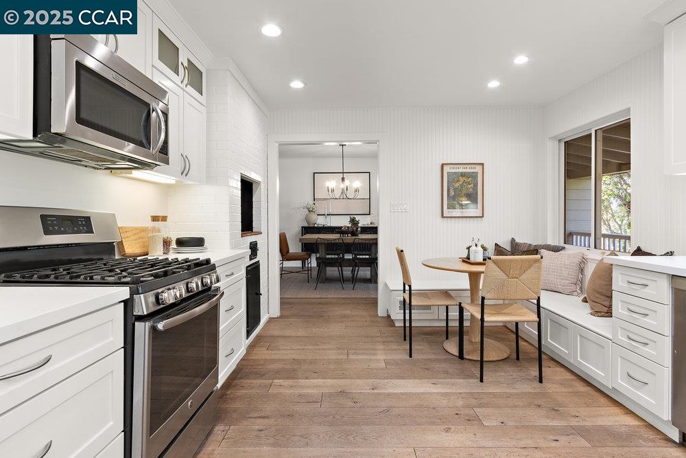 Detail Gallery Image 14 of 35 For 1071 Serrano Ct, Lafayette,  CA 94549 - 4 Beds | 2/2 Baths