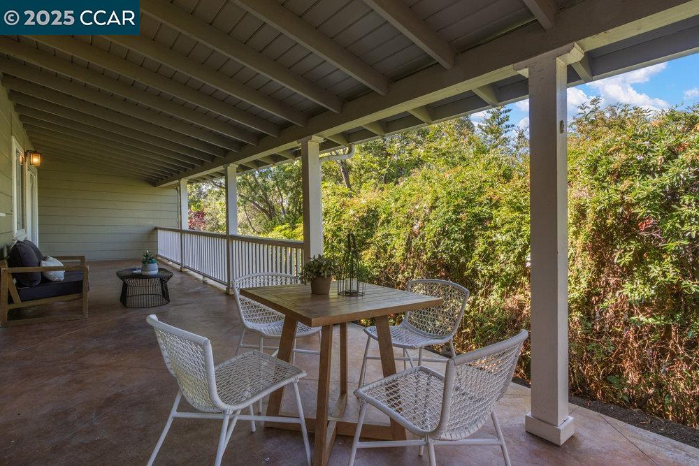 Detail Gallery Image 30 of 35 For 1071 Serrano Ct, Lafayette,  CA 94549 - 4 Beds | 2/2 Baths