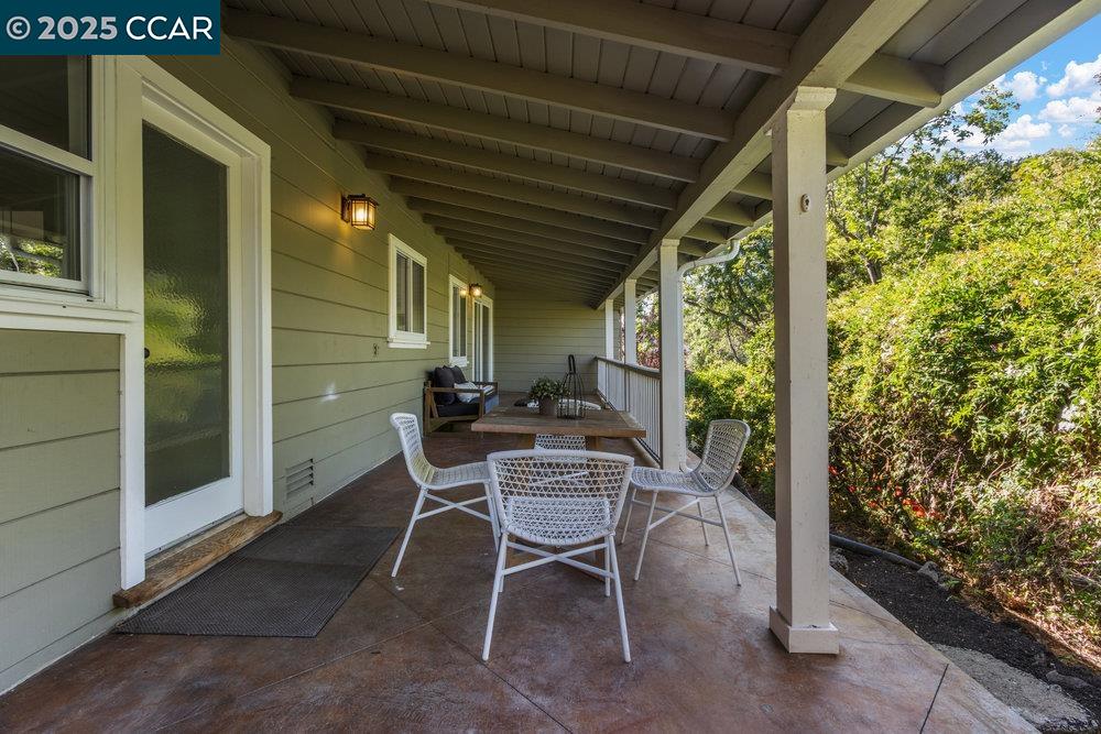 Detail Gallery Image 31 of 35 For 1071 Serrano Ct, Lafayette,  CA 94549 - 4 Beds | 2/2 Baths