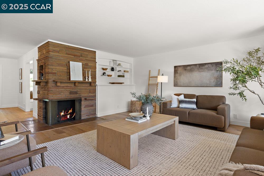 Detail Gallery Image 8 of 35 For 1071 Serrano Ct, Lafayette,  CA 94549 - 4 Beds | 2/2 Baths