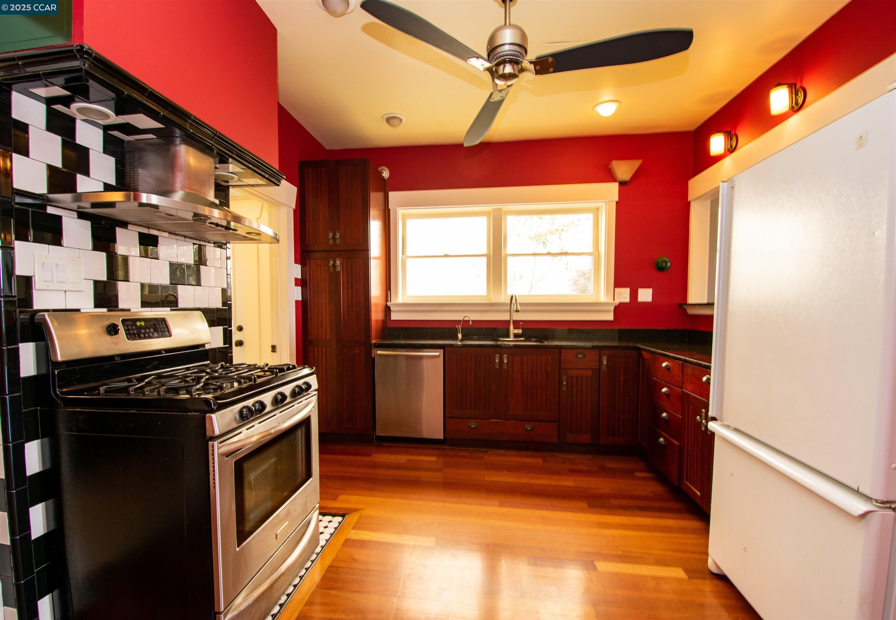 Detail Gallery Image 3 of 18 For 246 Bemis St, San Francisco,  CA 94131 - – Beds | – Baths