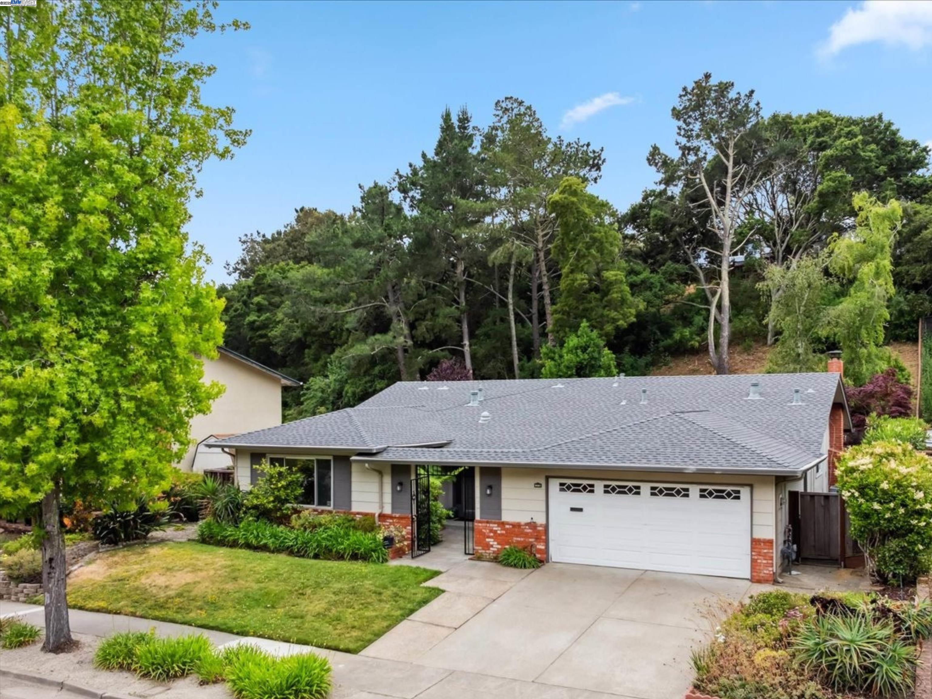 Detail Gallery Image 1 of 1 For 8161 Surrey Ln, Oakland,  CA 94605 - 3 Beds | 2 Baths