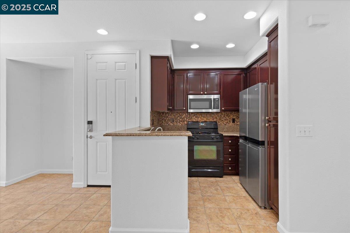 Detail Gallery Image 12 of 40 For 1582 Chandler St #131,  Oakland,  CA 94603 - 2 Beds | 2 Baths