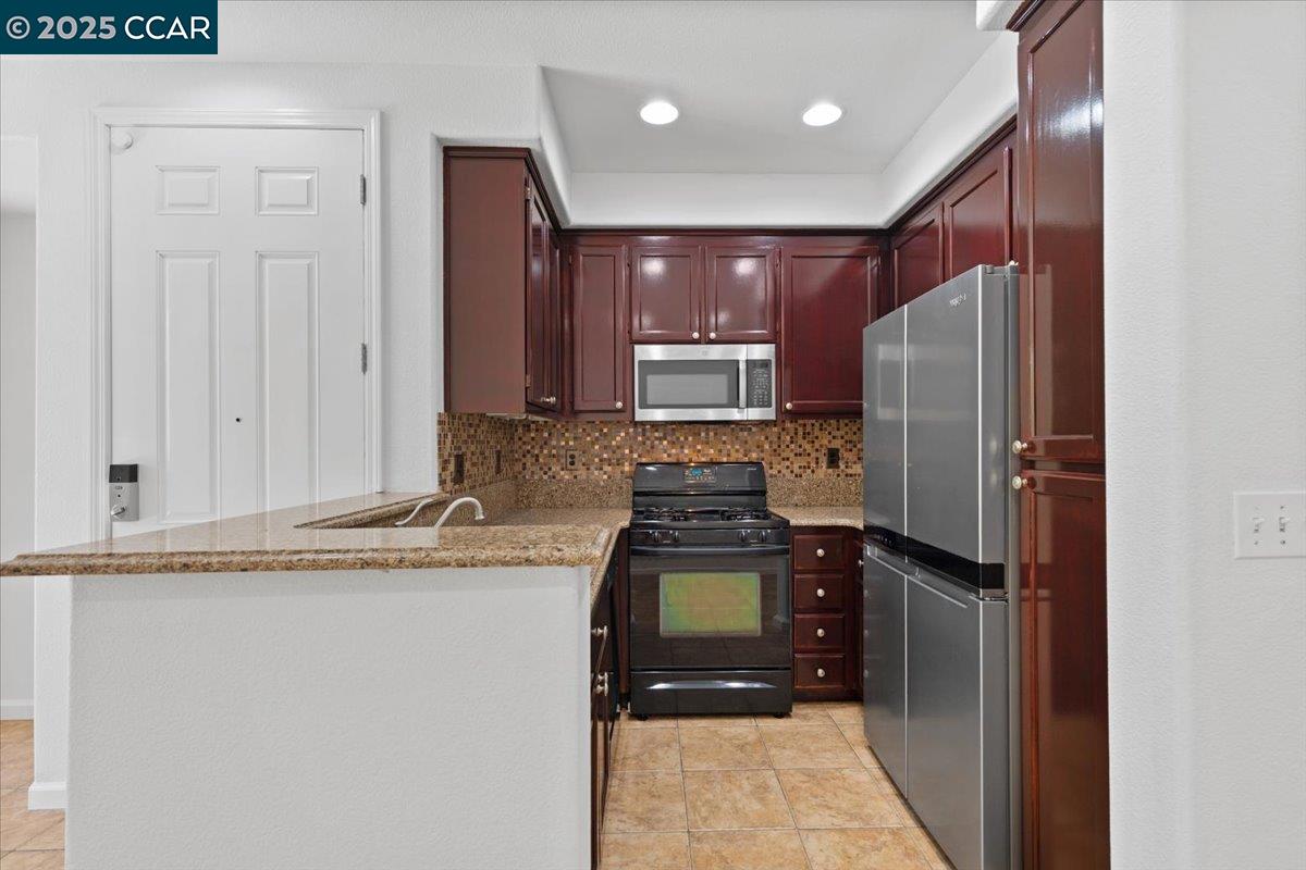Detail Gallery Image 13 of 40 For 1582 Chandler St #131,  Oakland,  CA 94603 - 2 Beds | 2 Baths