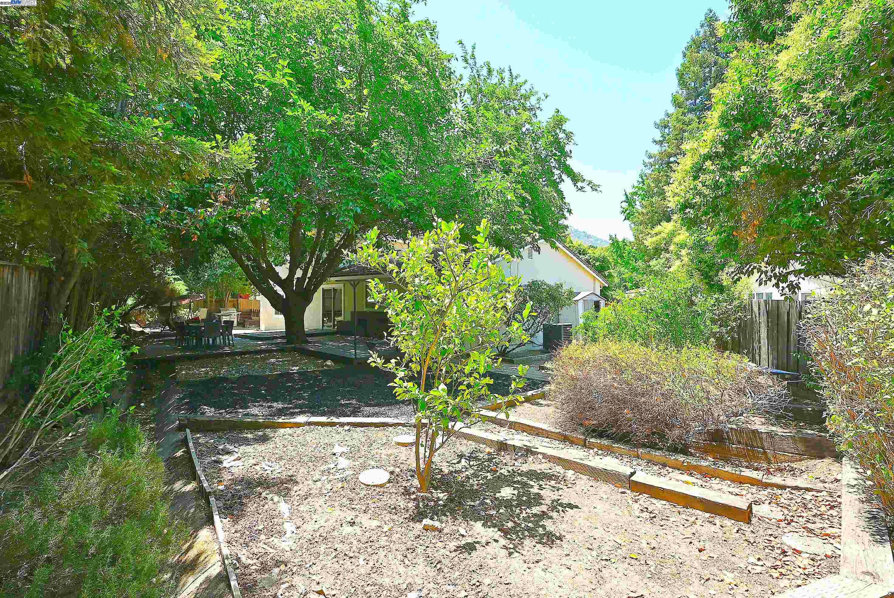 Detail Gallery Image 31 of 49 For 15 El Portal Ct, Clayton,  CA 94517 - 5 Beds | 2/1 Baths