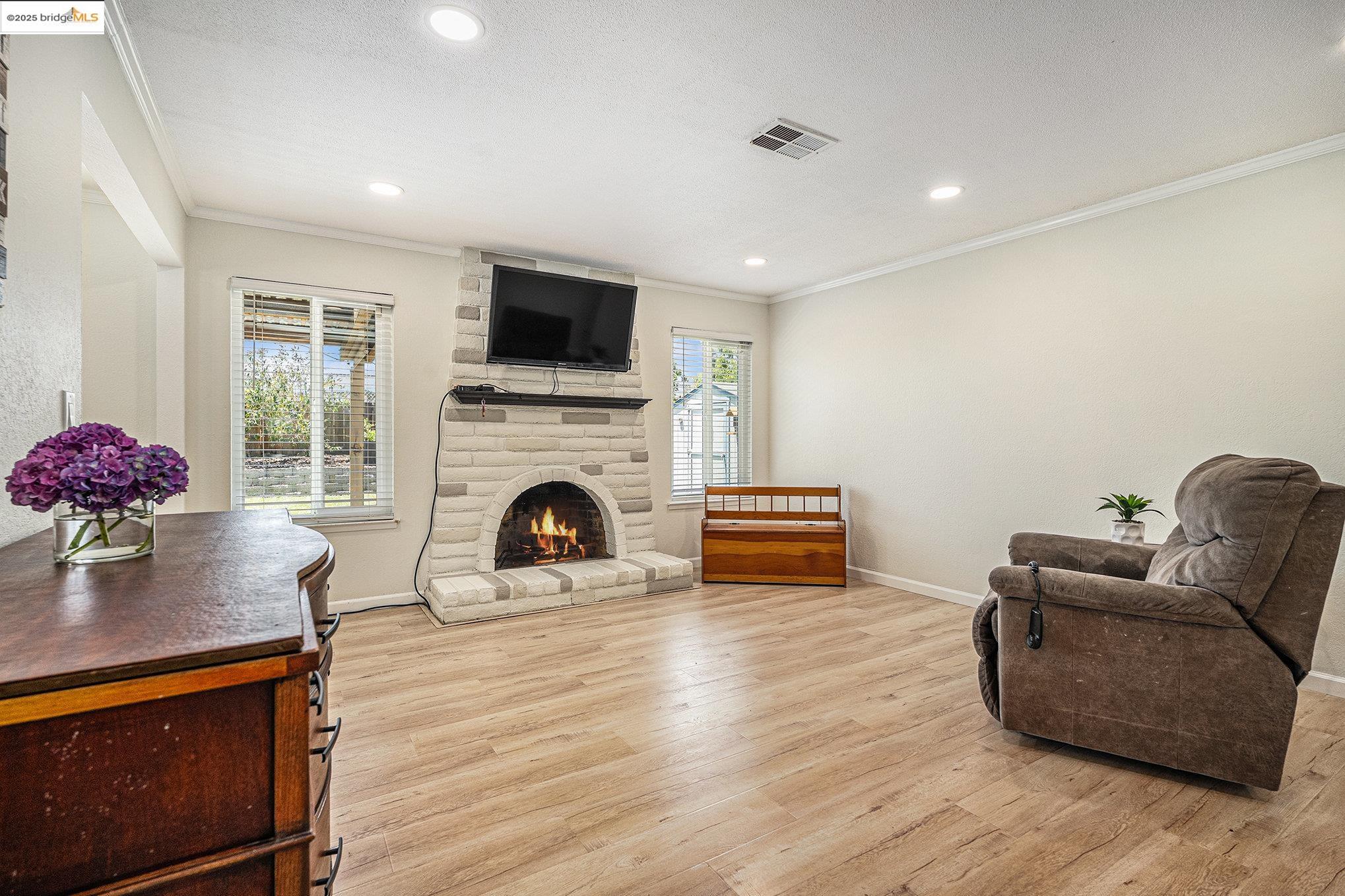 Detail Gallery Image 5 of 28 For 743 Andrea Way, Pittsburg,  CA 94565 - 3 Beds | 2 Baths