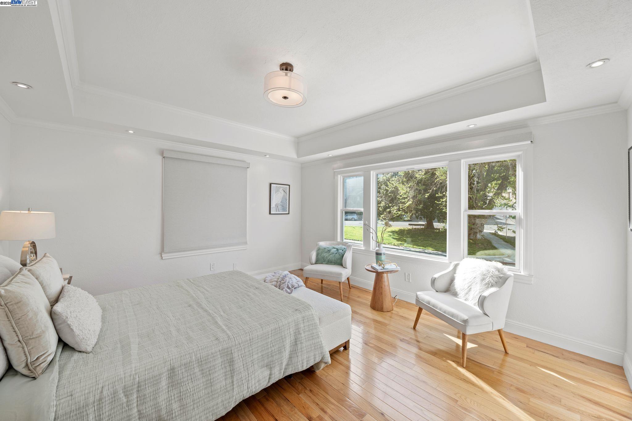 Detail Gallery Image 17 of 34 For 2215 Park Blvd, Oakland,  CA 94606 - 3 Beds | 2/1 Baths