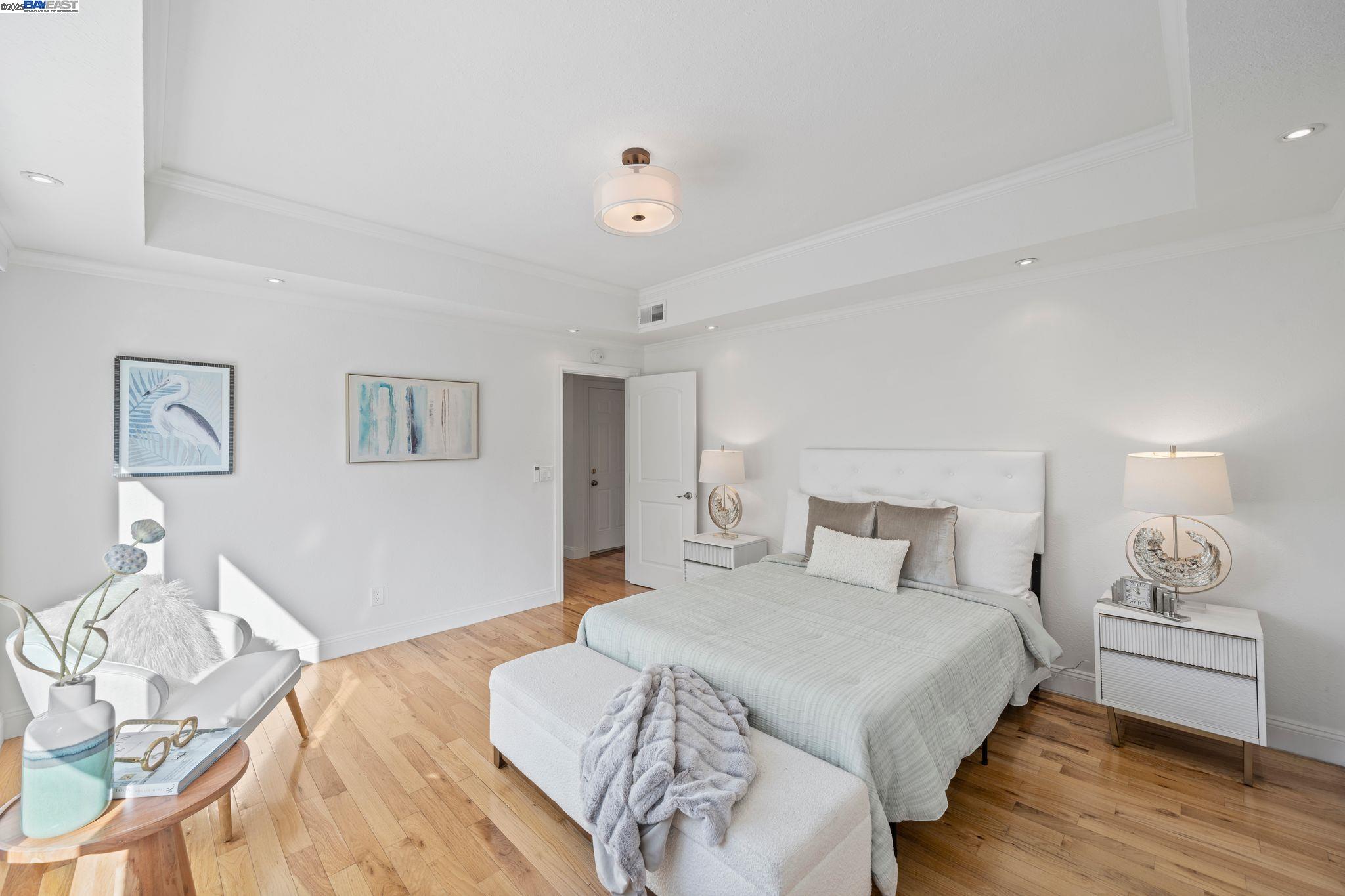 Detail Gallery Image 18 of 34 For 2215 Park Blvd, Oakland,  CA 94606 - 3 Beds | 2/1 Baths