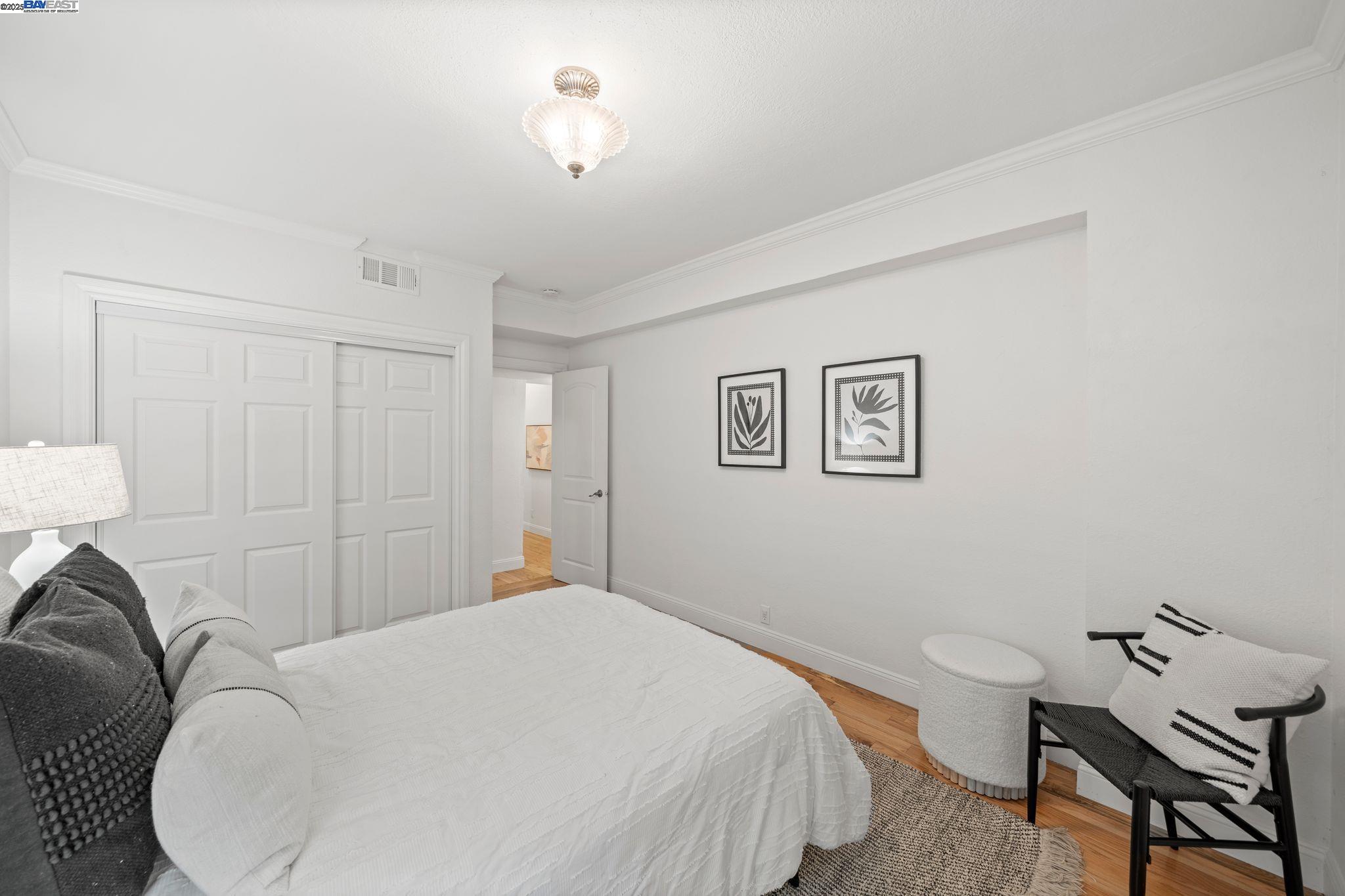 Detail Gallery Image 20 of 34 For 2215 Park Blvd, Oakland,  CA 94606 - 3 Beds | 2/1 Baths