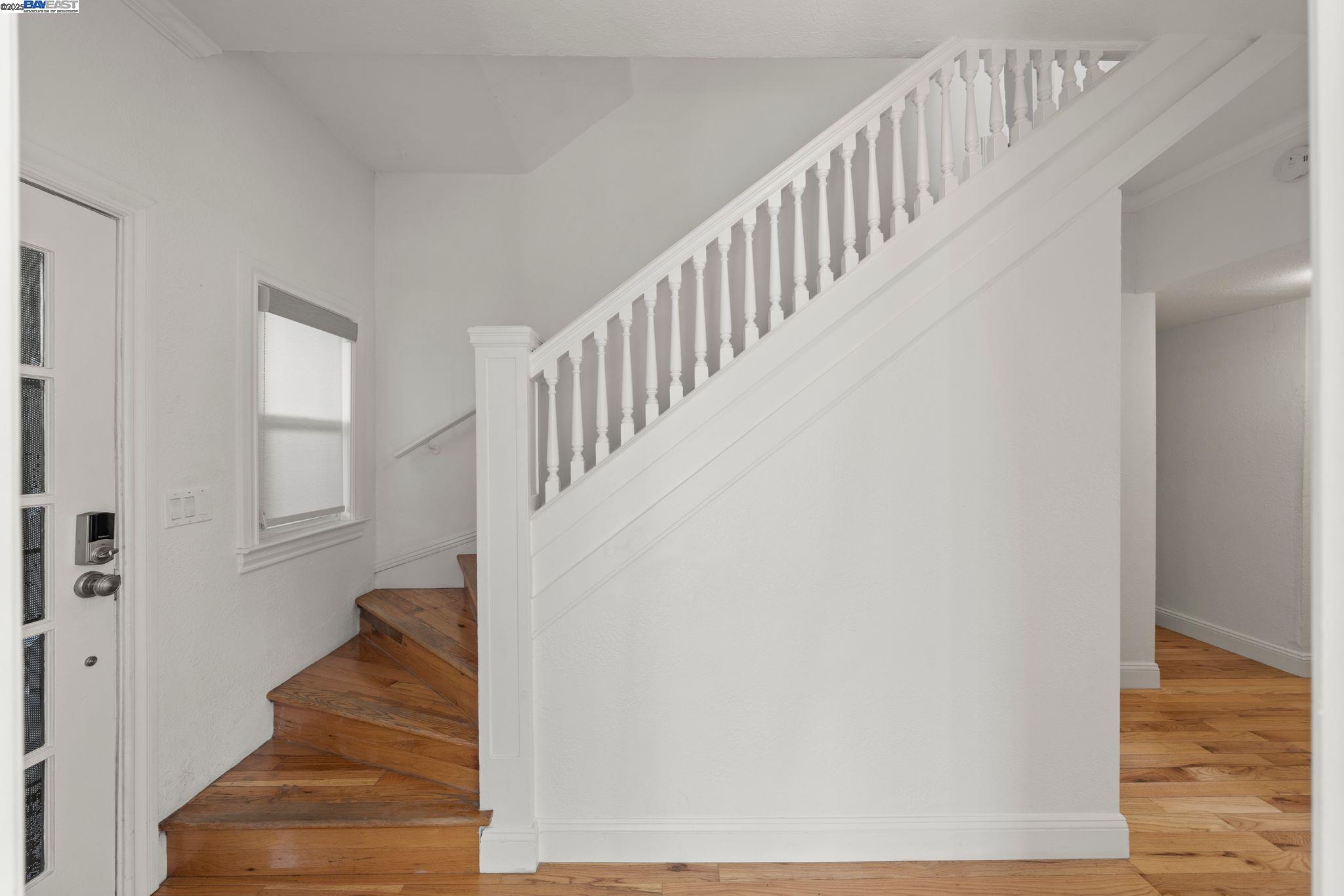 Detail Gallery Image 21 of 34 For 2215 Park Blvd, Oakland,  CA 94606 - 3 Beds | 2/1 Baths
