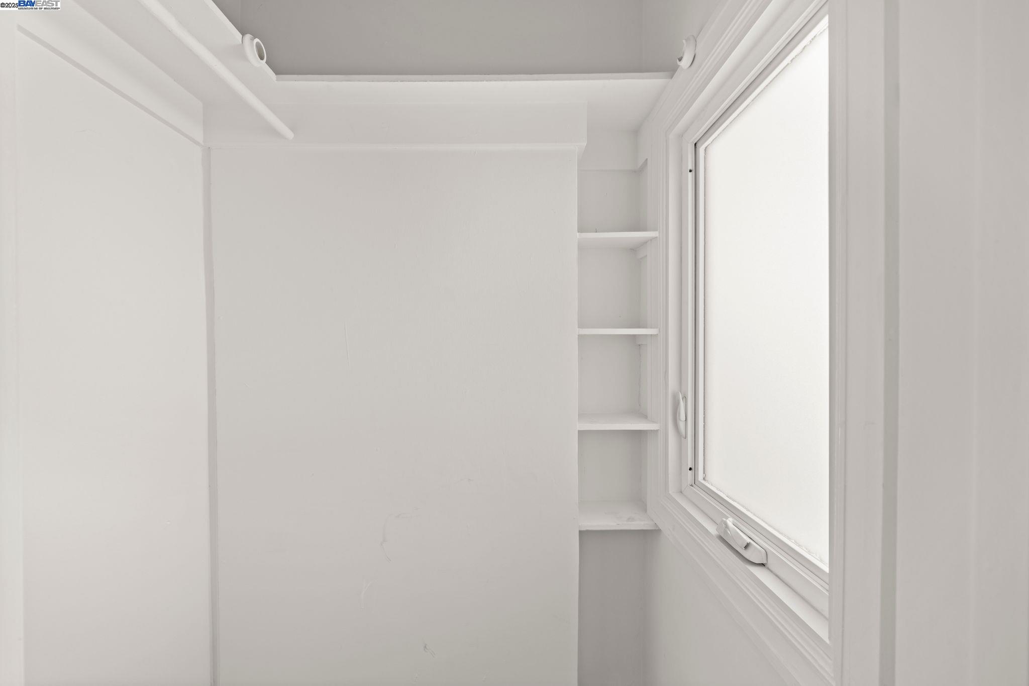 Detail Gallery Image 24 of 34 For 2215 Park Blvd, Oakland,  CA 94606 - 3 Beds | 2/1 Baths