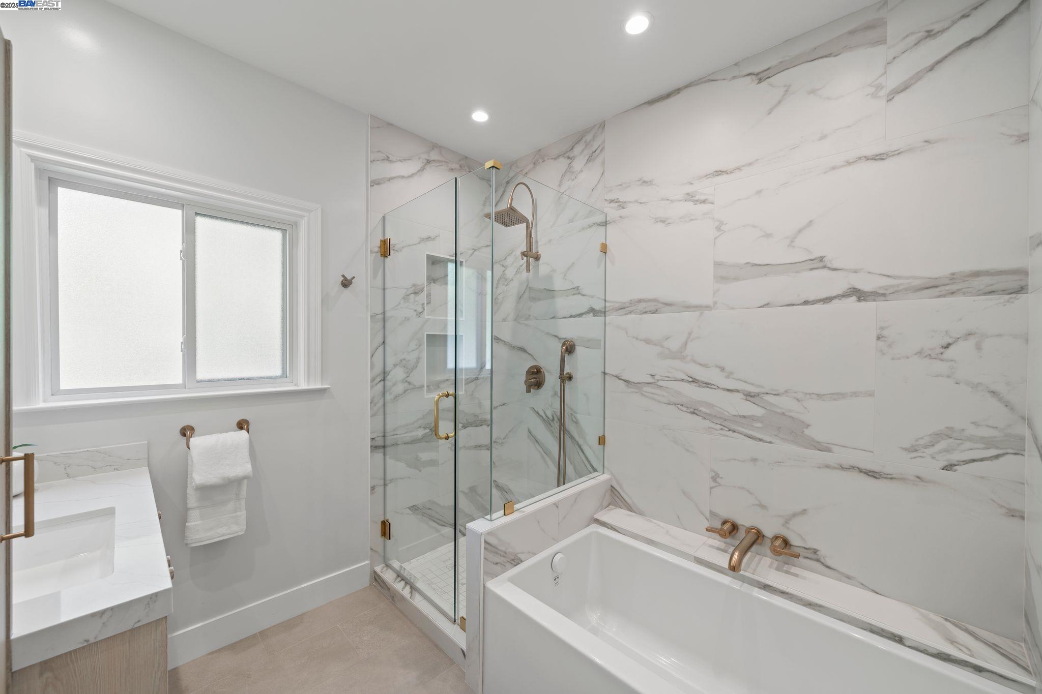 Detail Gallery Image 27 of 34 For 2215 Park Blvd, Oakland,  CA 94606 - 3 Beds | 2/1 Baths