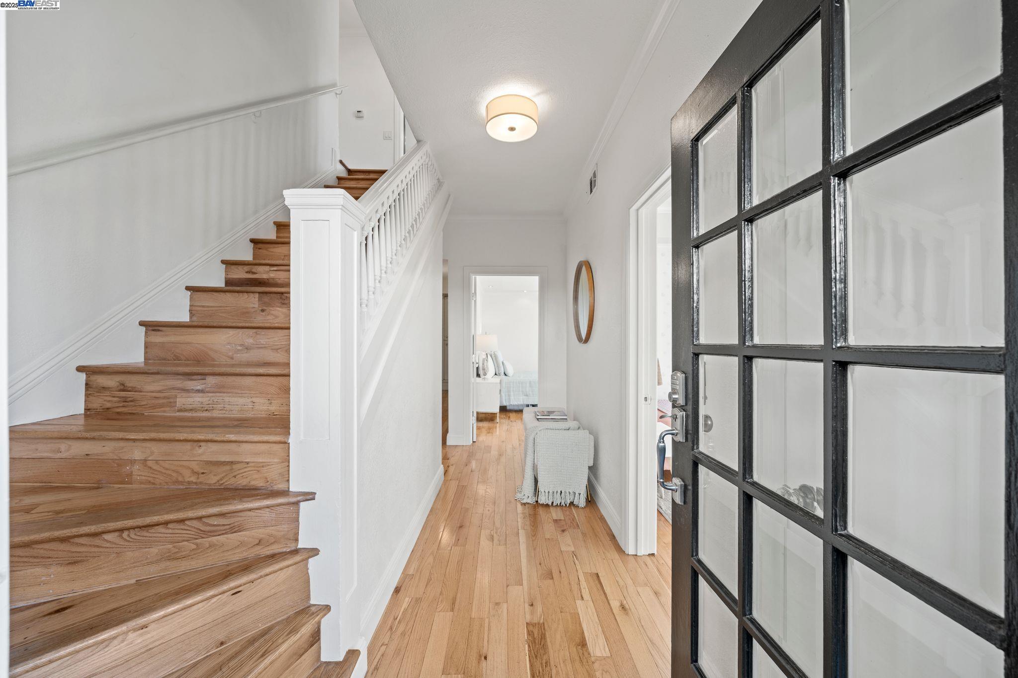 Detail Gallery Image 4 of 34 For 2215 Park Blvd, Oakland,  CA 94606 - 3 Beds | 2/1 Baths