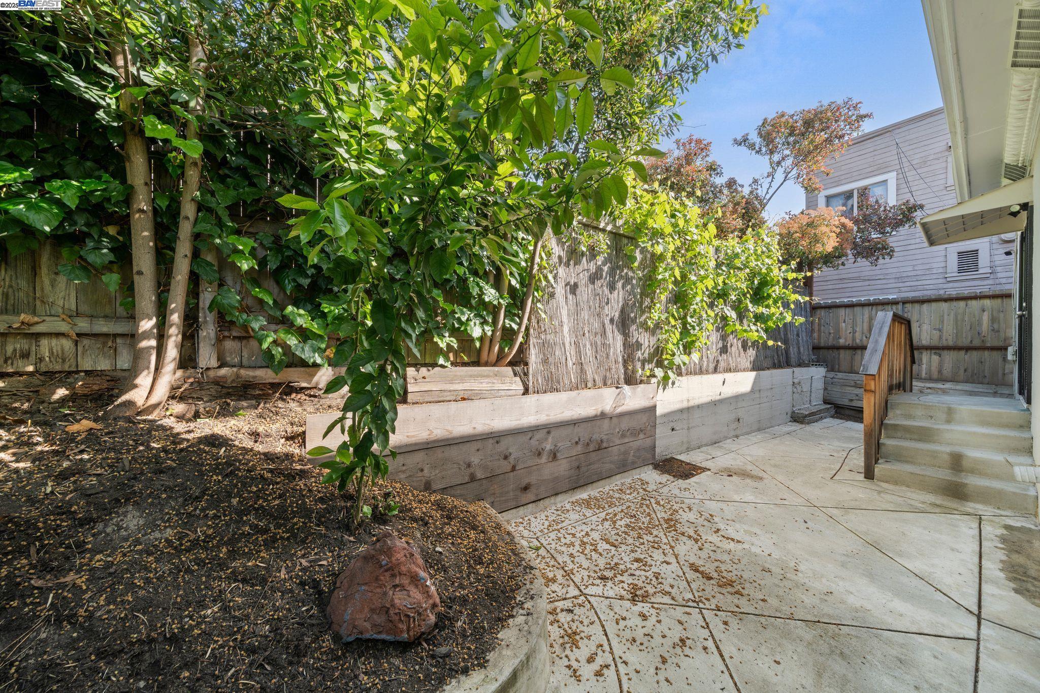 Detail Gallery Image 33 of 34 For 2215 Park Blvd, Oakland,  CA 94606 - 3 Beds | 2/1 Baths