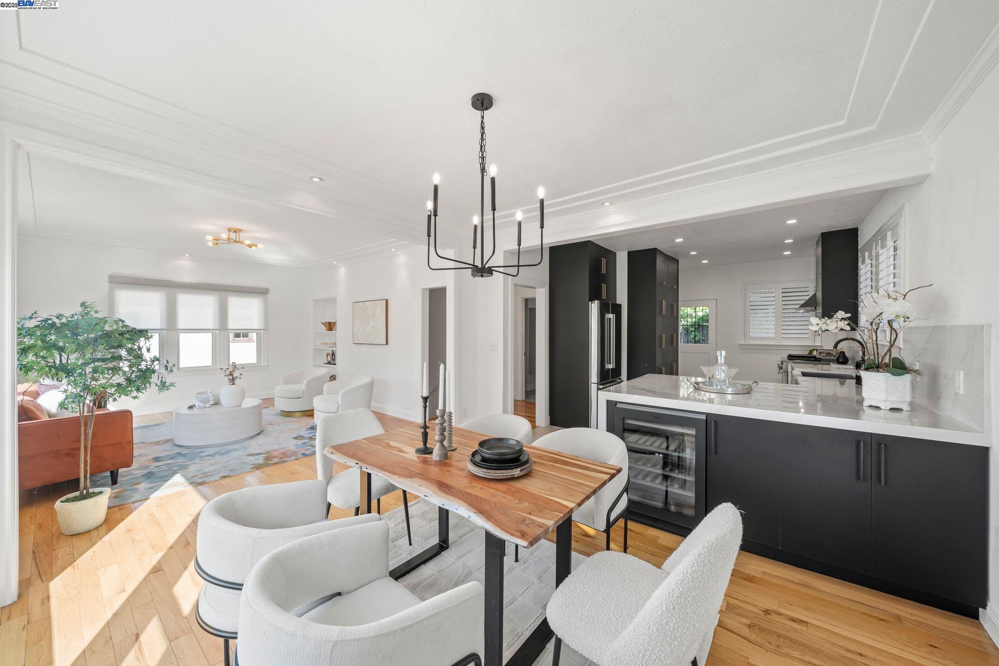 Detail Gallery Image 9 of 34 For 2215 Park Blvd, Oakland,  CA 94606 - 3 Beds | 2/1 Baths