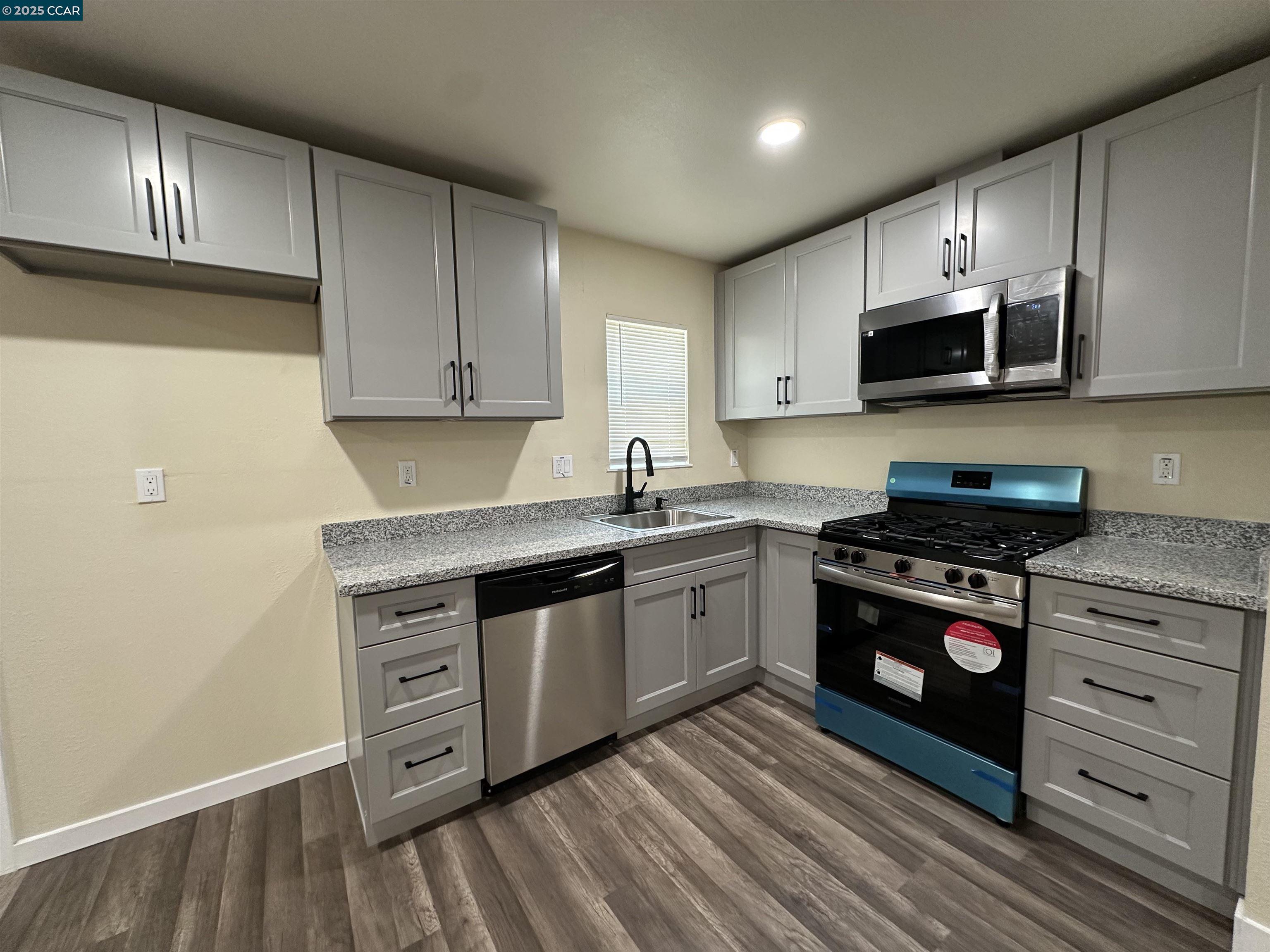 Detail Gallery Image 3 of 39 For 115 Amelia St, Vallejo,  CA 94589 - 4 Beds | 2 Baths