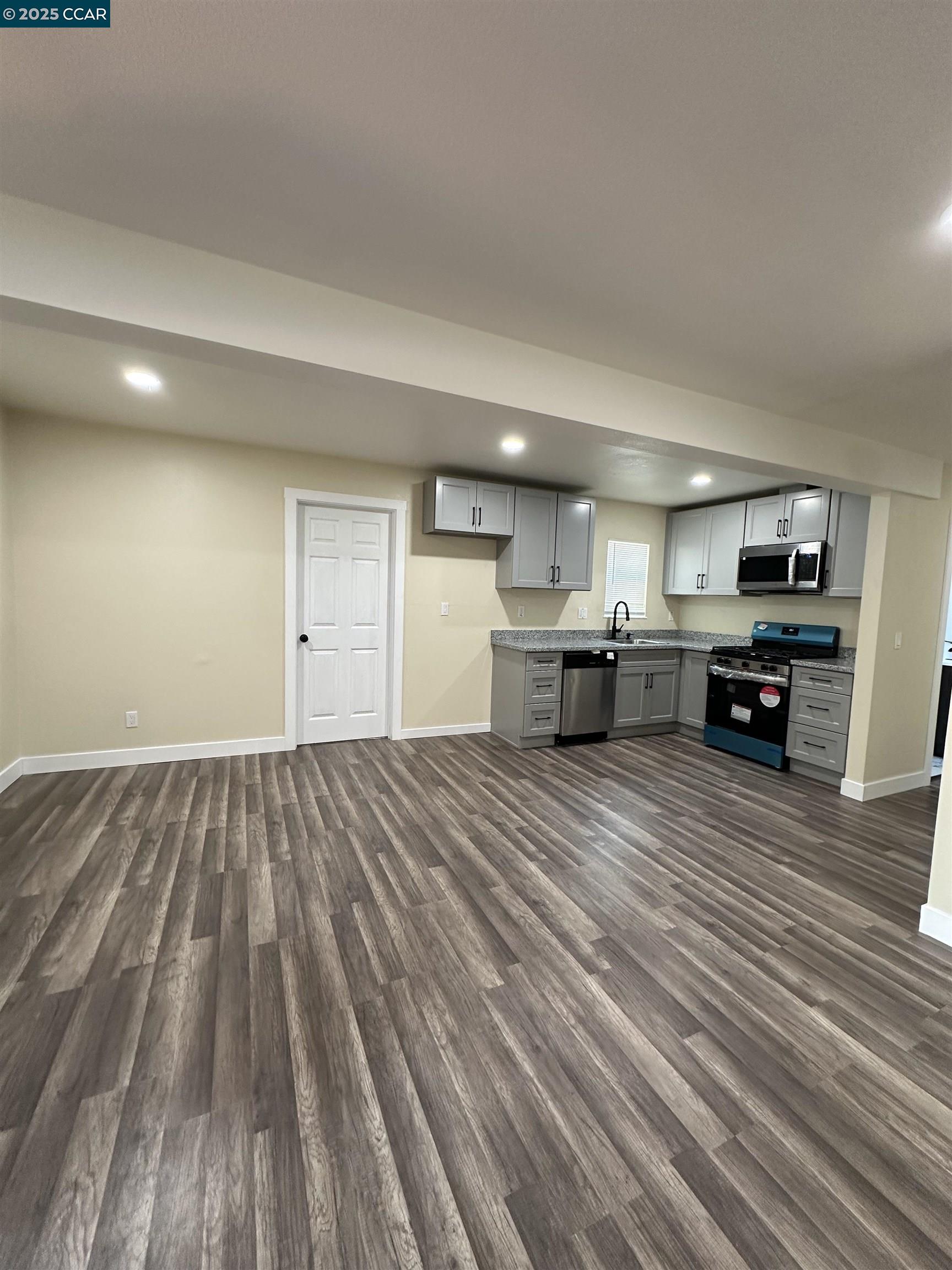 Detail Gallery Image 6 of 39 For 115 Amelia St, Vallejo,  CA 94589 - 4 Beds | 2 Baths