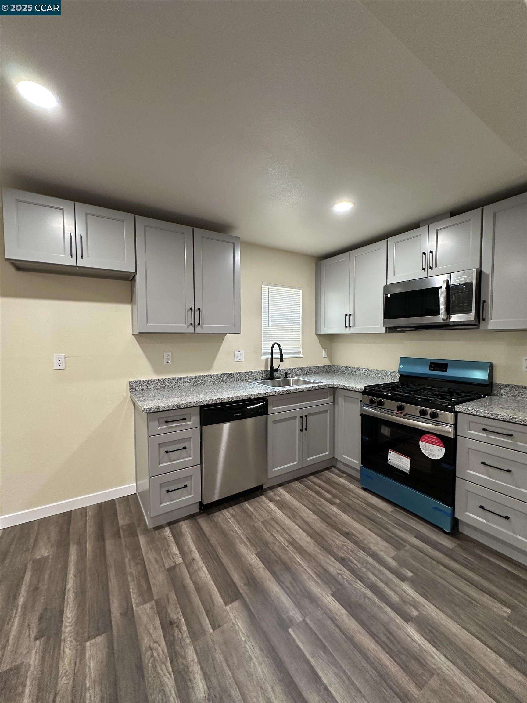 Detail Gallery Image 7 of 39 For 115 Amelia St, Vallejo,  CA 94589 - 4 Beds | 2 Baths
