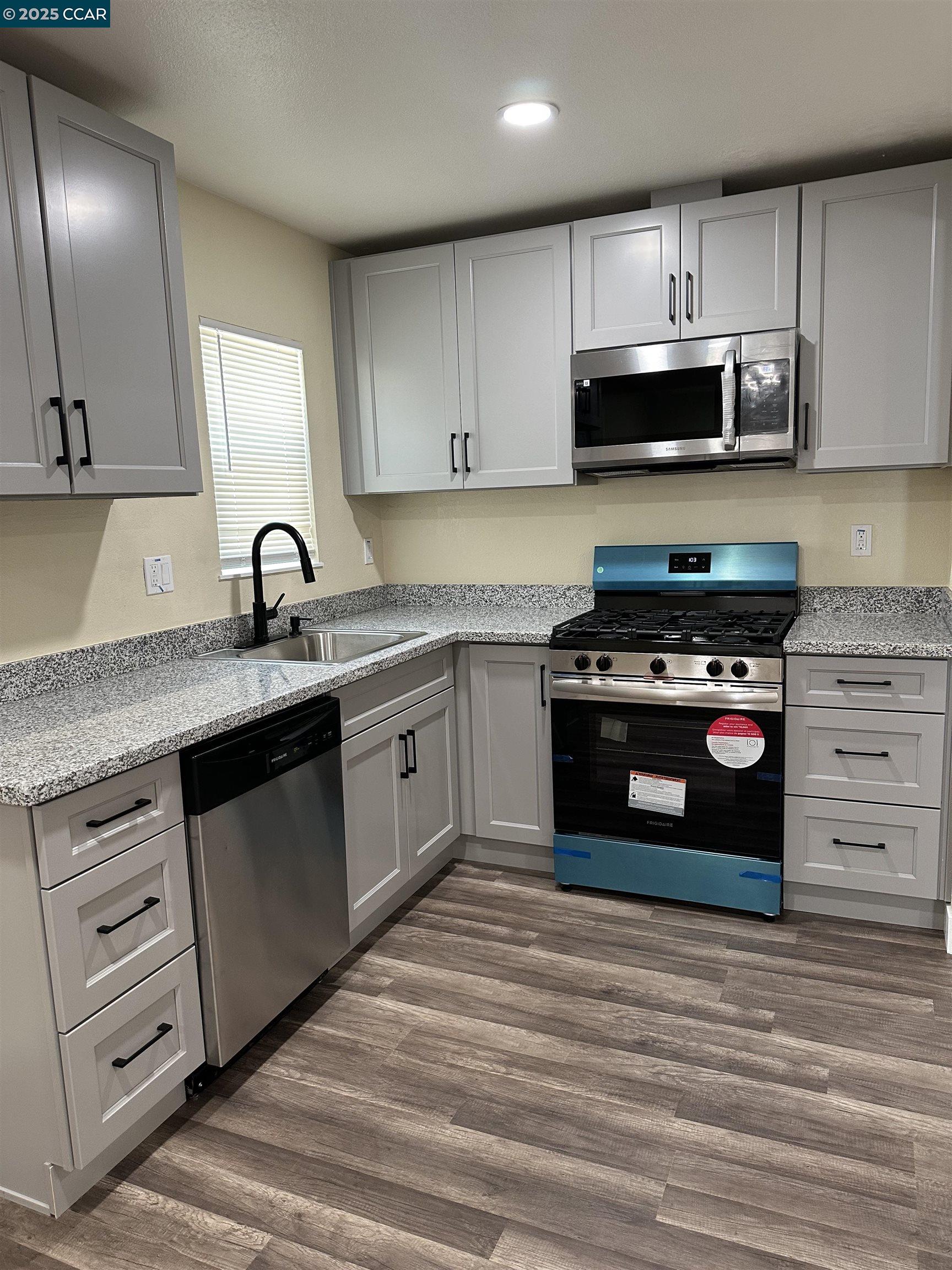 Detail Gallery Image 8 of 39 For 115 Amelia St, Vallejo,  CA 94589 - 4 Beds | 2 Baths