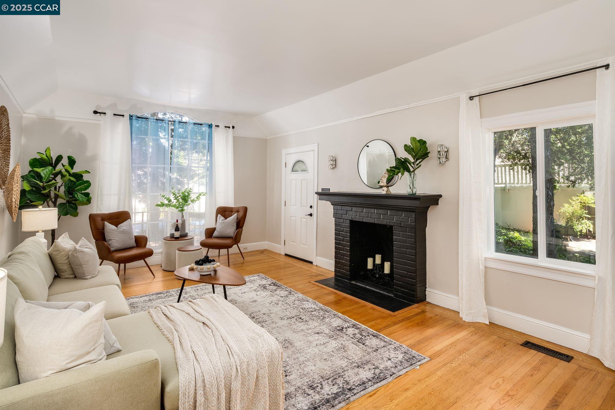 Detail Gallery Image 13 of 29 For 1019 Sir Francis Drake Blvd, San Anselmo,  CA 94960 - 2 Beds | 1/1 Baths