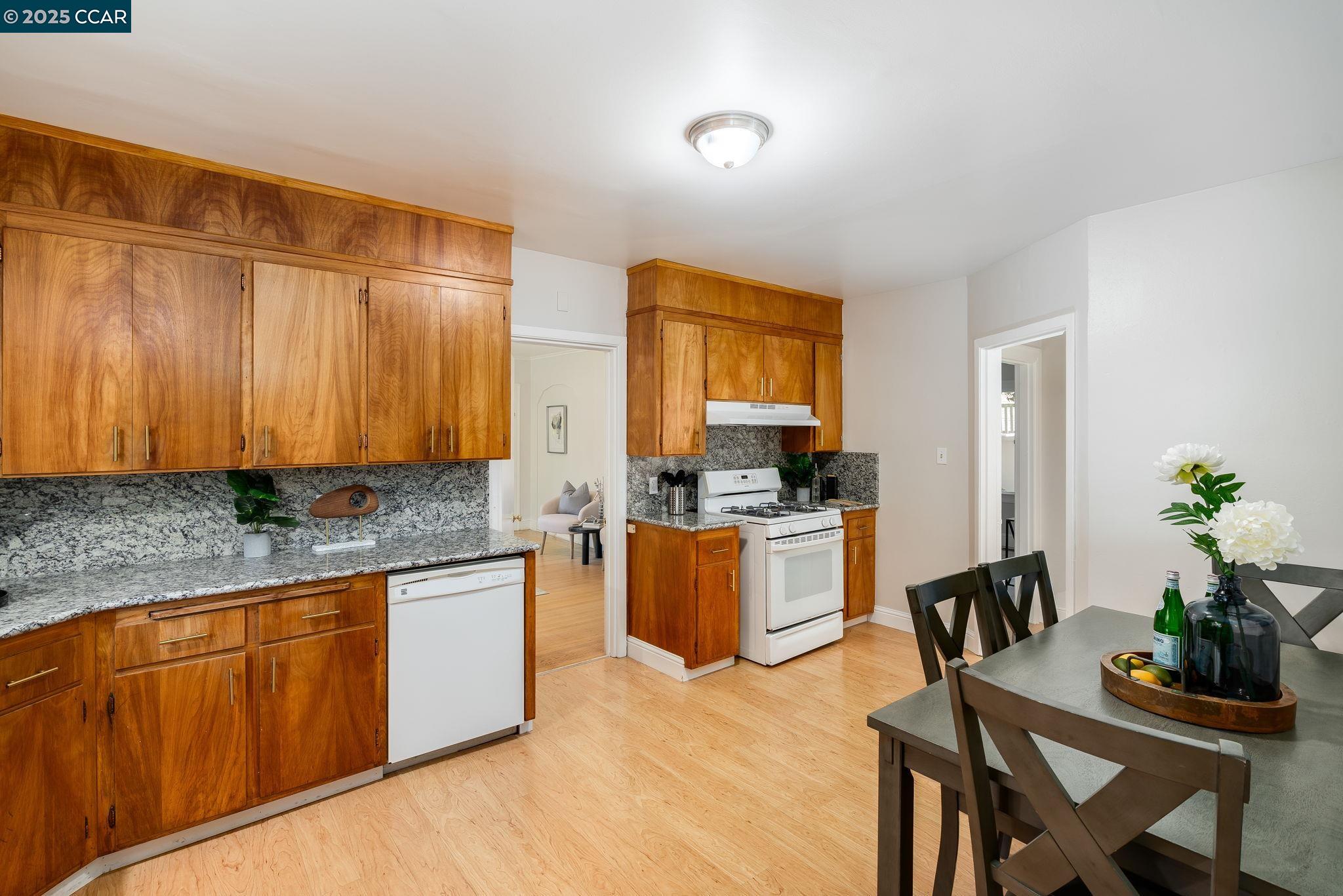 Detail Gallery Image 17 of 29 For 1019 Sir Francis Drake Blvd, San Anselmo,  CA 94960 - 2 Beds | 1/1 Baths