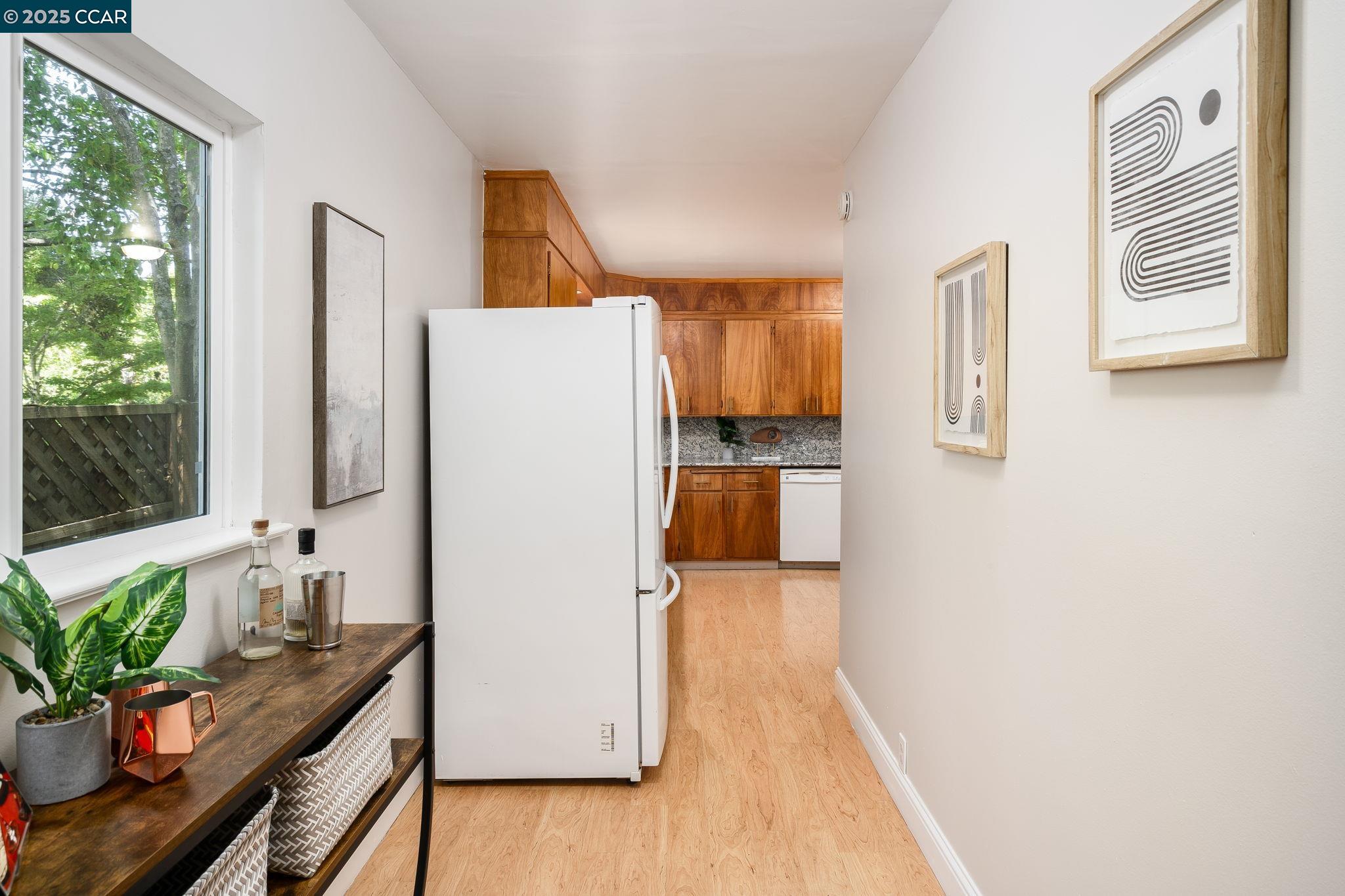 Detail Gallery Image 19 of 29 For 1019 Sir Francis Drake Blvd, San Anselmo,  CA 94960 - 2 Beds | 1/1 Baths