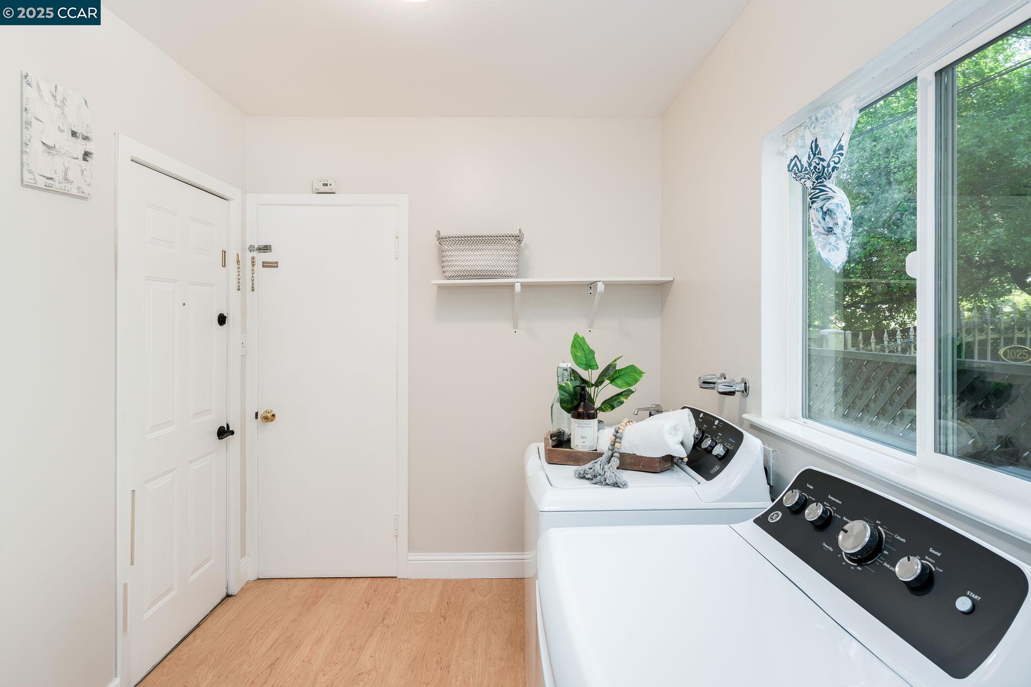 Detail Gallery Image 20 of 29 For 1019 Sir Francis Drake Blvd, San Anselmo,  CA 94960 - 2 Beds | 1/1 Baths