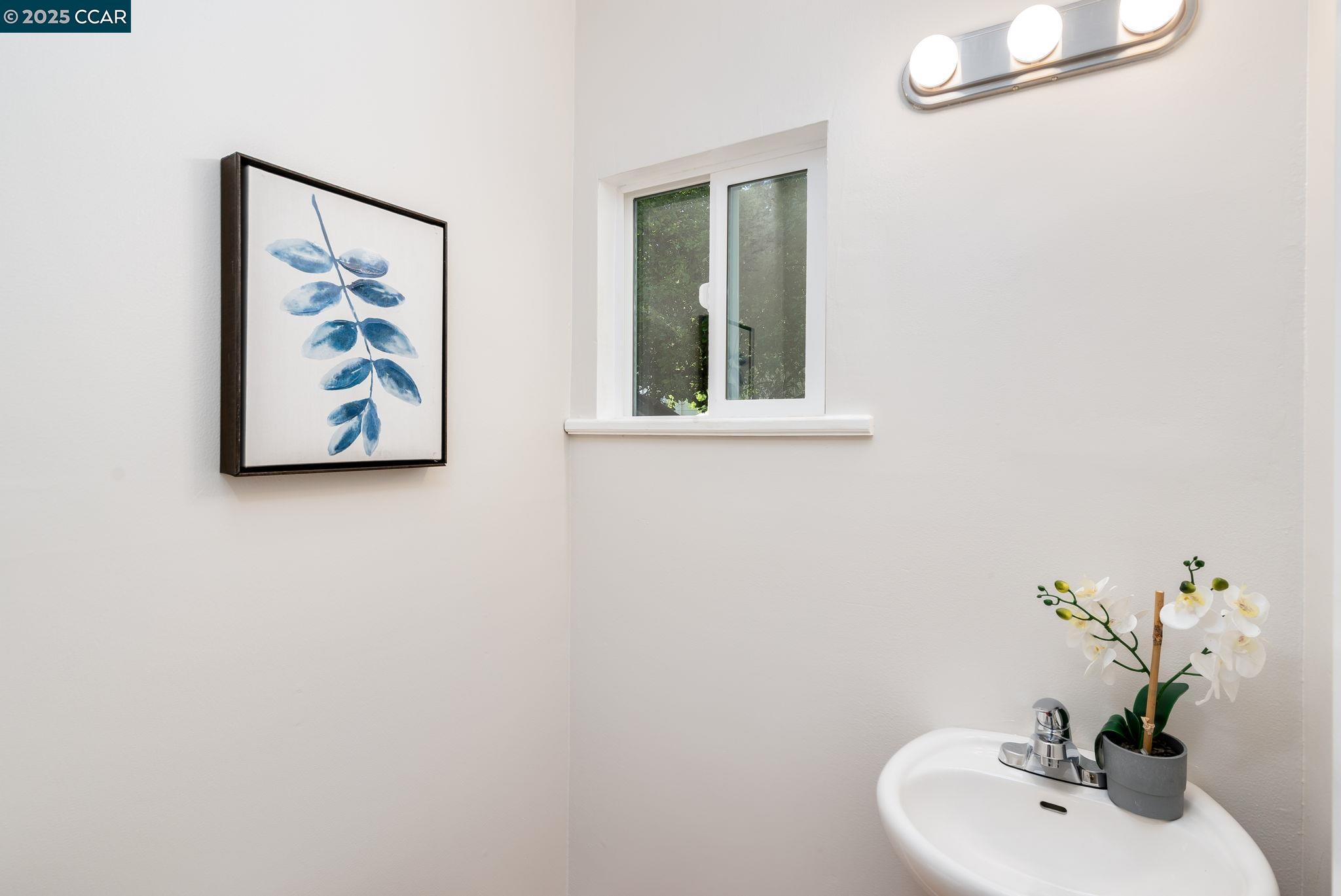 Detail Gallery Image 21 of 29 For 1019 Sir Francis Drake Blvd, San Anselmo,  CA 94960 - 2 Beds | 1/1 Baths