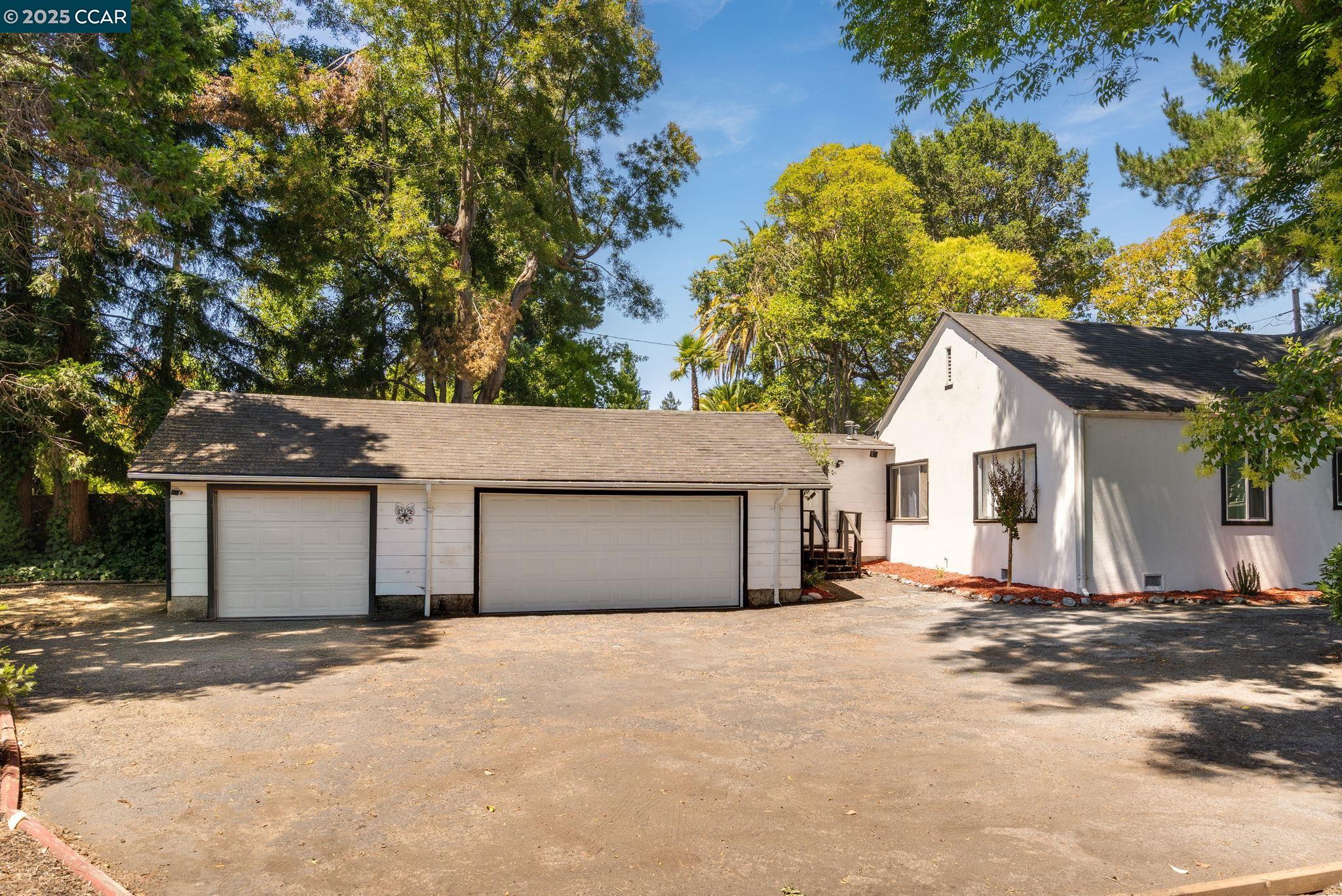 Detail Gallery Image 6 of 29 For 1019 Sir Francis Drake Blvd, San Anselmo,  CA 94960 - 2 Beds | 1/1 Baths