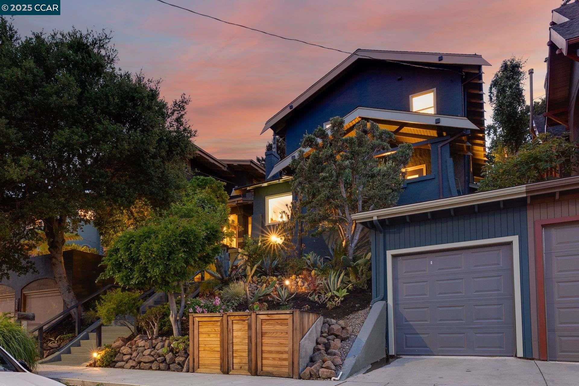 Detail Gallery Image 1 of 1 For 531 Valle Vista Ave, Oakland,  CA 94610 - 4 Beds | 2/1 Baths