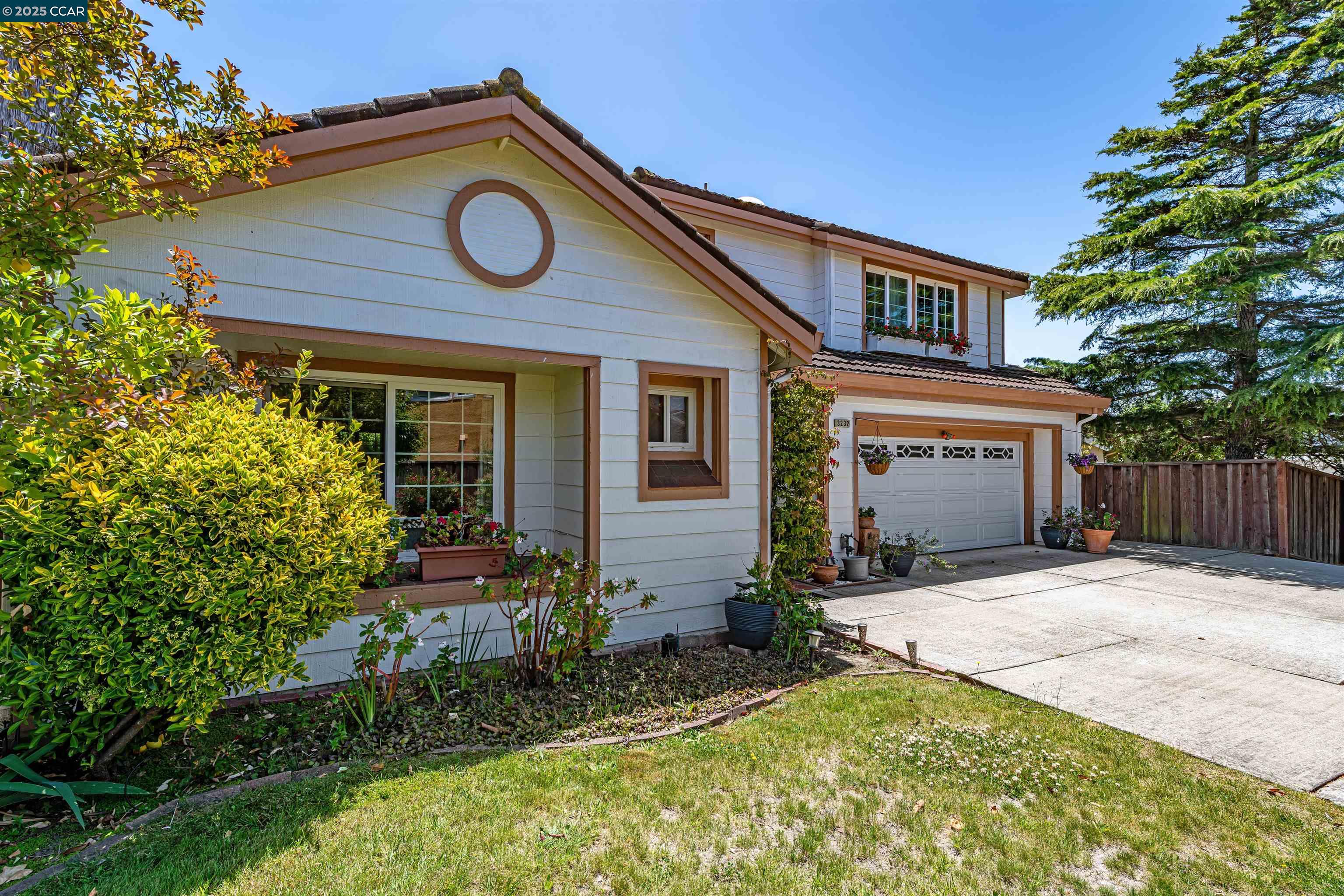 Detail Gallery Image 3 of 53 For 3232 Highpointe Ct, Richmond,  CA 94806 - 4 Beds | 3 Baths