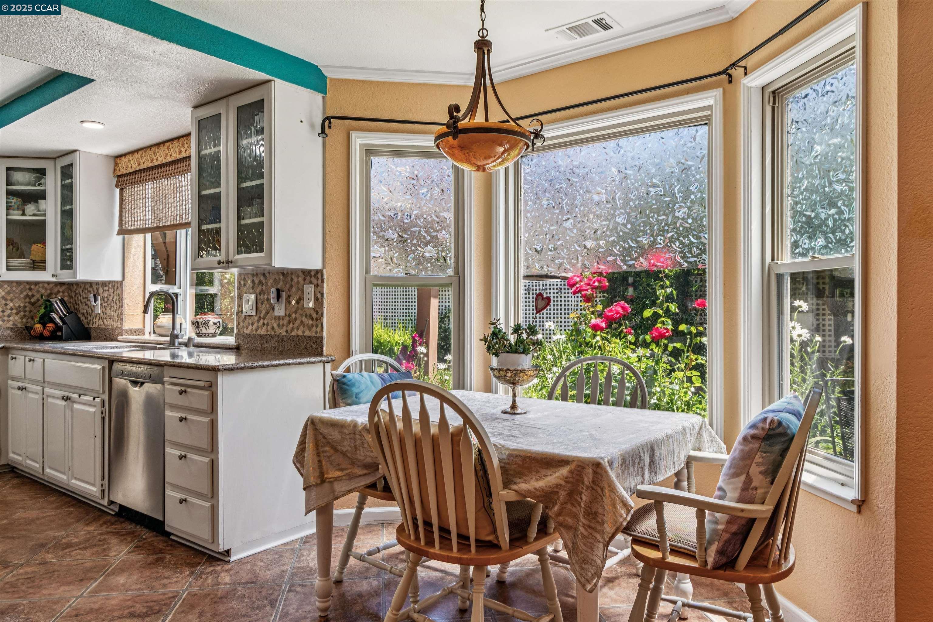 Detail Gallery Image 21 of 53 For 3232 Highpointe Ct, Richmond,  CA 94806 - 4 Beds | 3 Baths