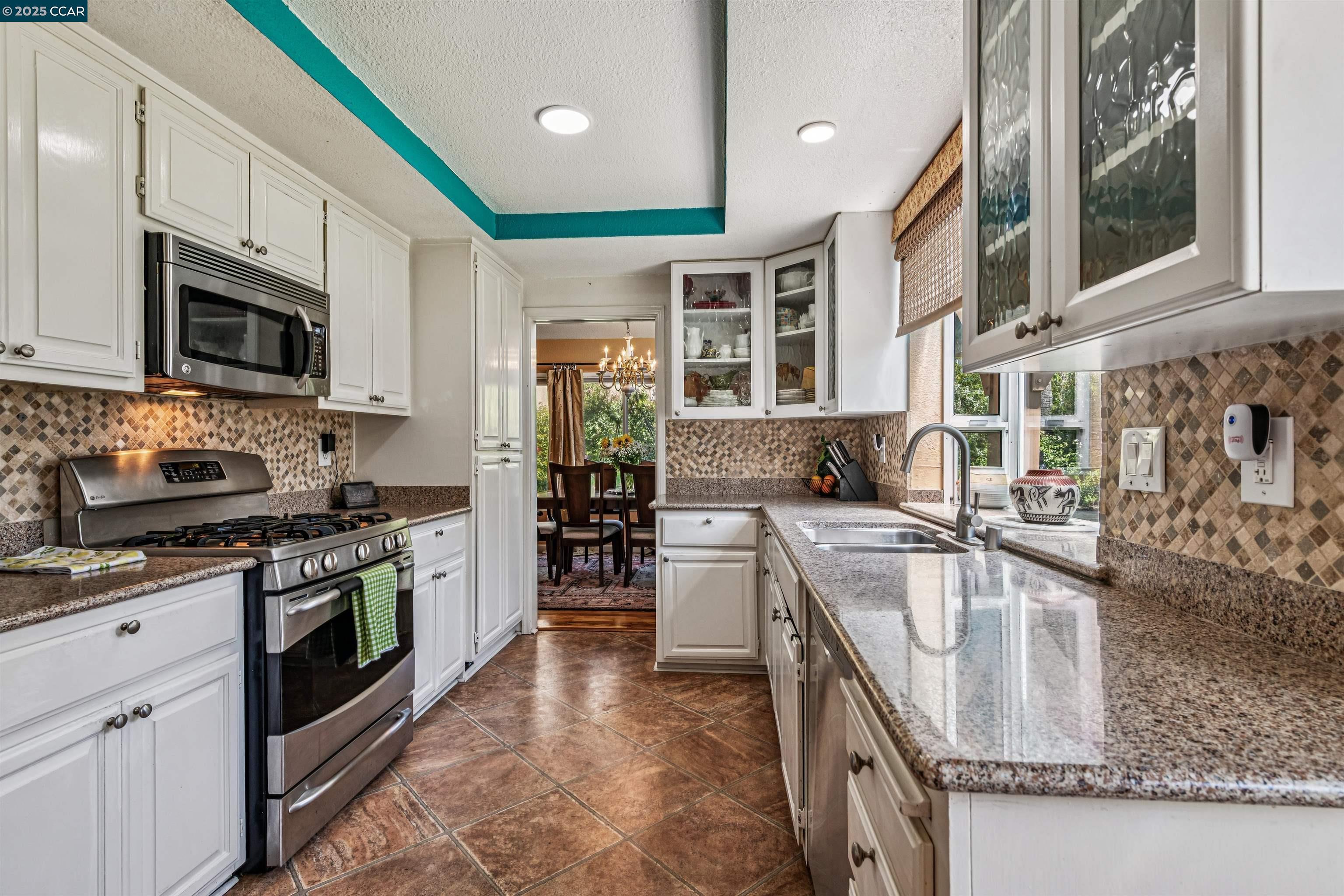 Detail Gallery Image 25 of 53 For 3232 Highpointe Ct, Richmond,  CA 94806 - 4 Beds | 3 Baths