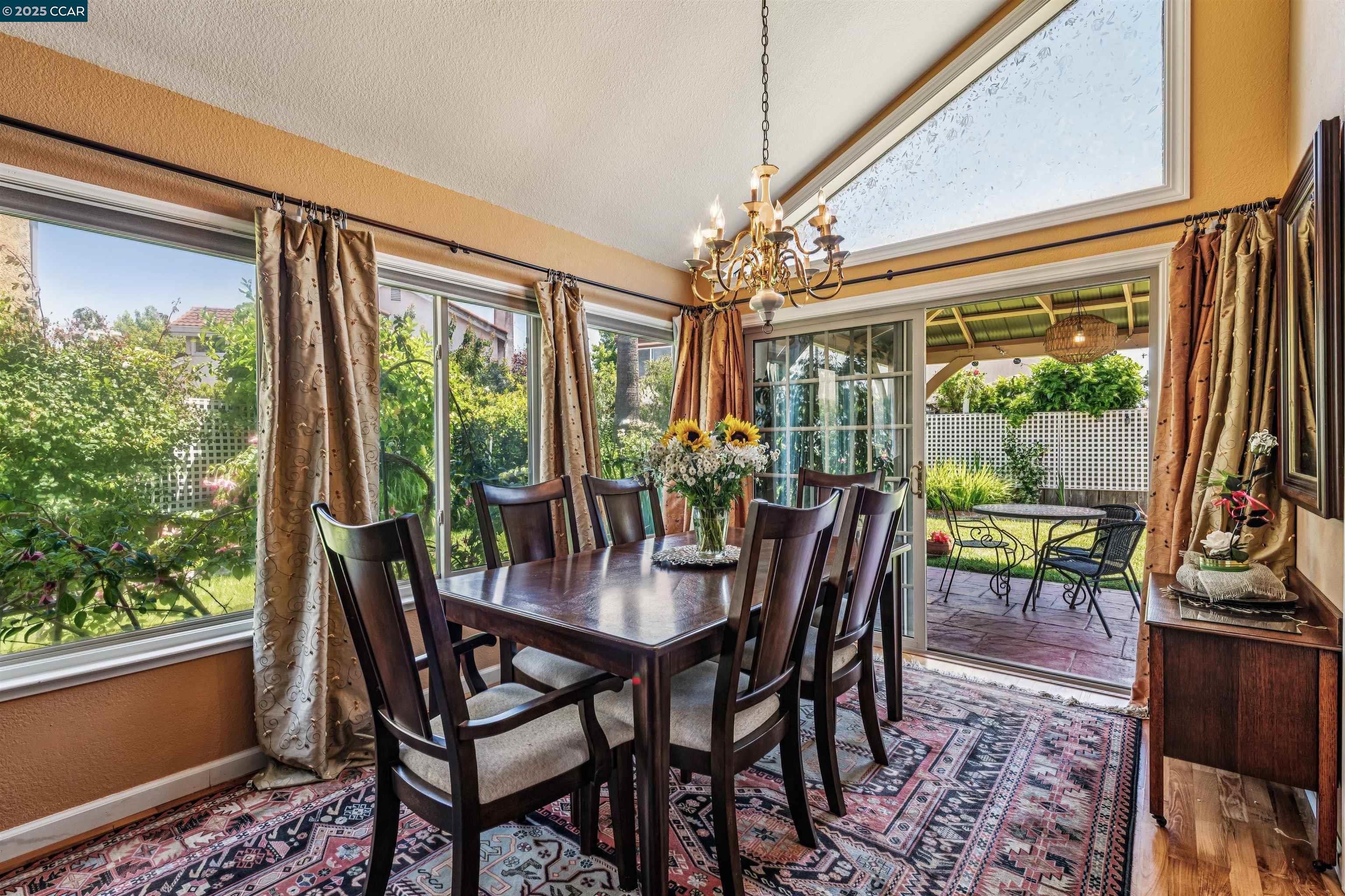 Detail Gallery Image 10 of 53 For 3232 Highpointe Ct, Richmond,  CA 94806 - 4 Beds | 3 Baths
