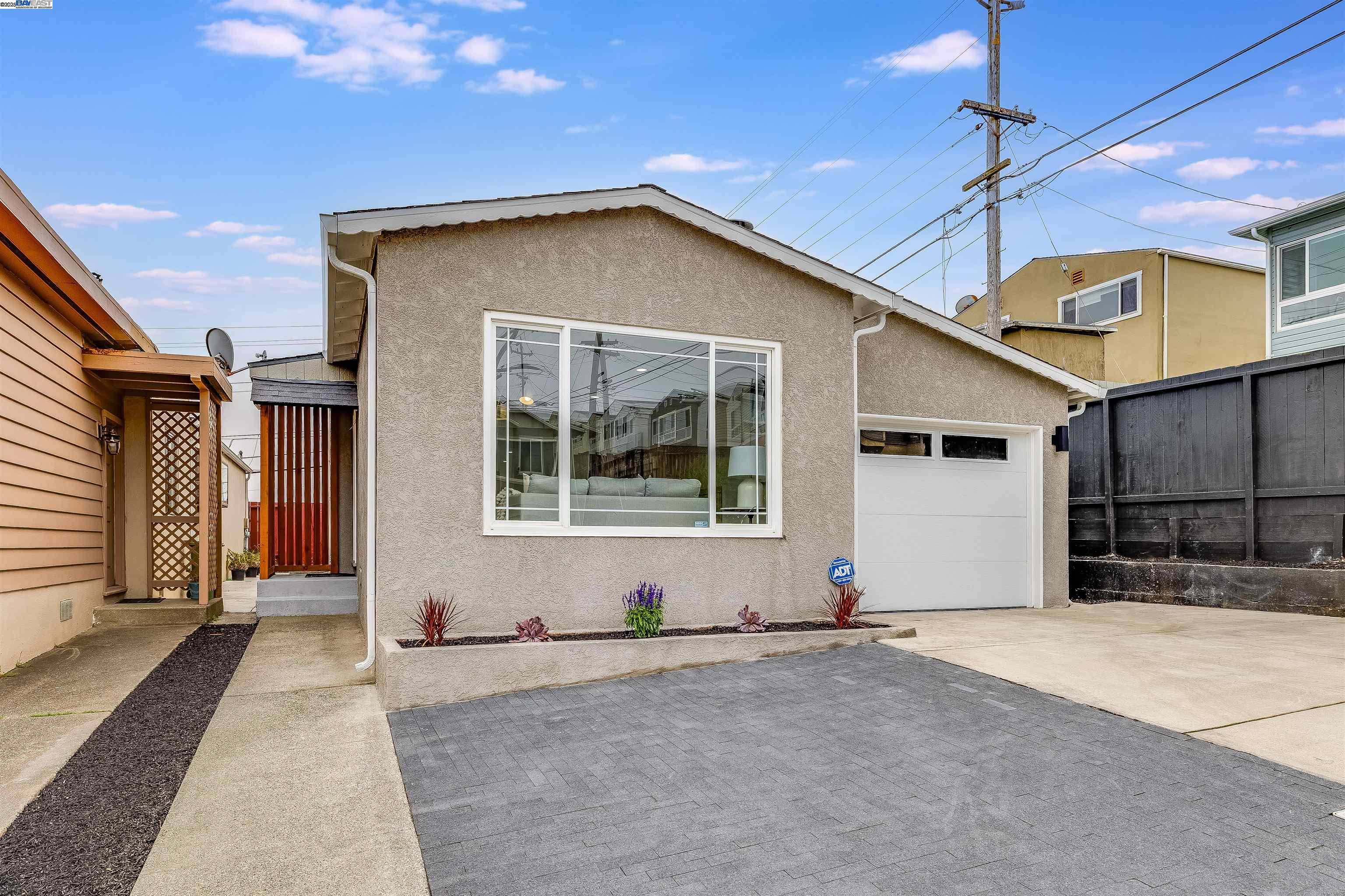 Detail Gallery Image 2 of 45 For 395 Palomar Dr, Daly City,  CA 94015 - 3 Beds | 2 Baths
