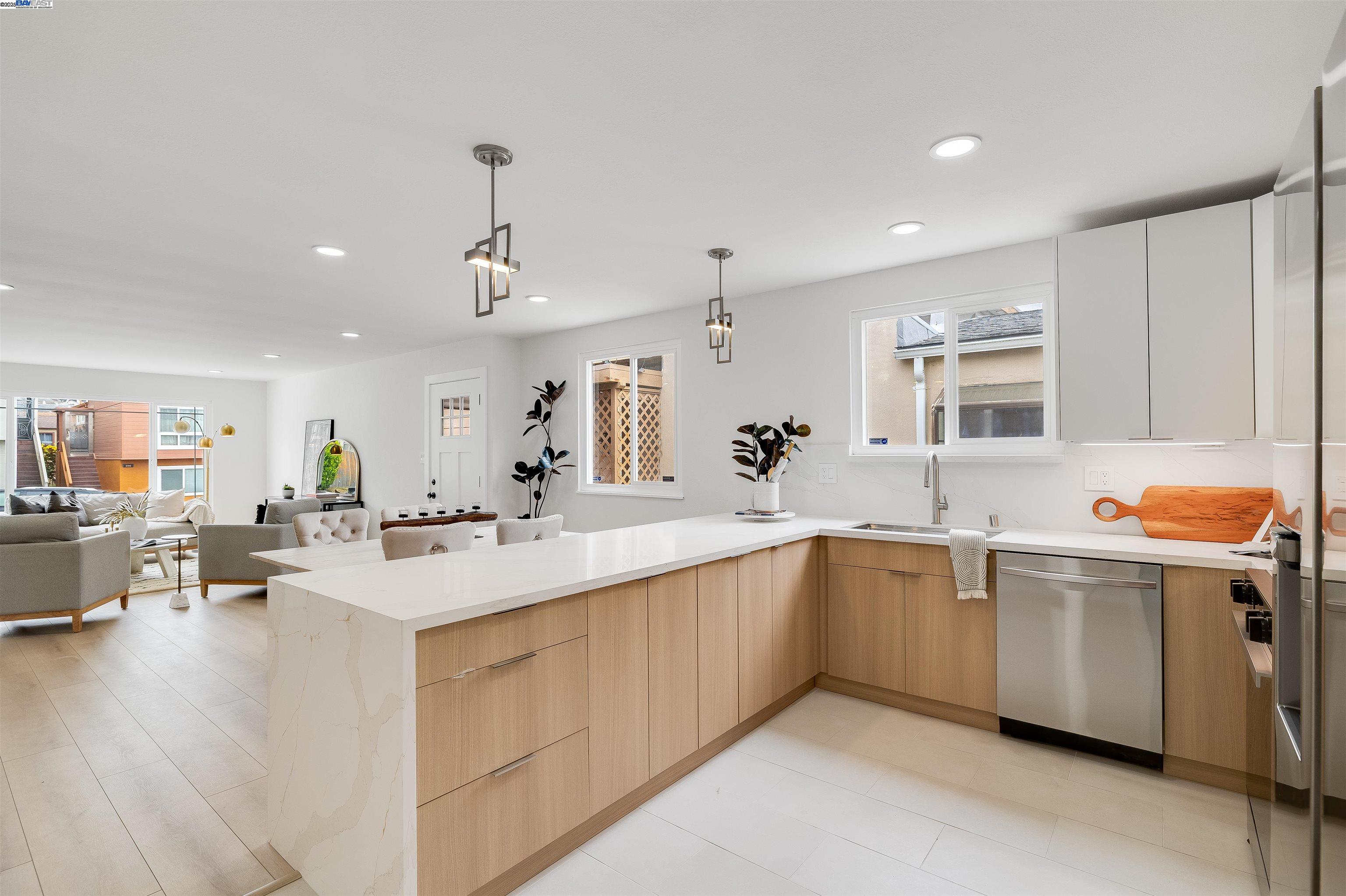 Detail Gallery Image 9 of 45 For 395 Palomar Dr, Daly City,  CA 94015 - 3 Beds | 2 Baths