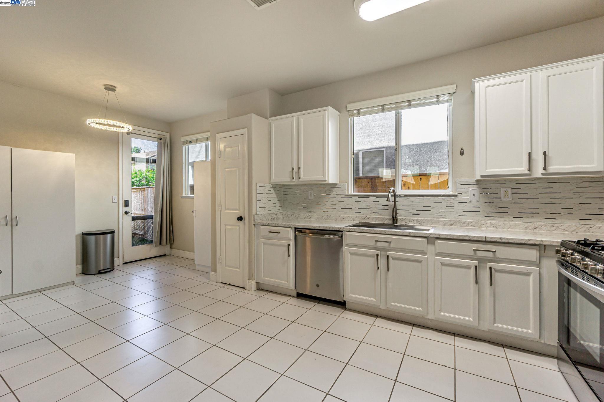 Detail Gallery Image 11 of 44 For 3816 Claire St, Stockton,  CA 95212 - 4 Beds | 2/1 Baths