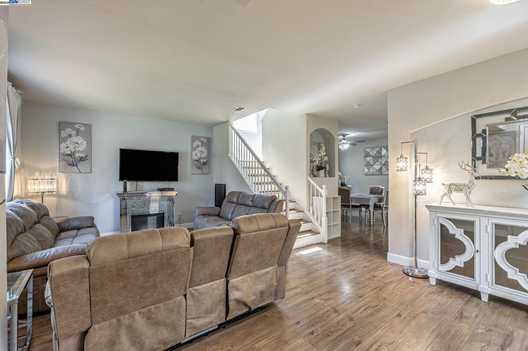 Detail Gallery Image 5 of 44 For 3816 Claire St, Stockton,  CA 95212 - 4 Beds | 2/1 Baths