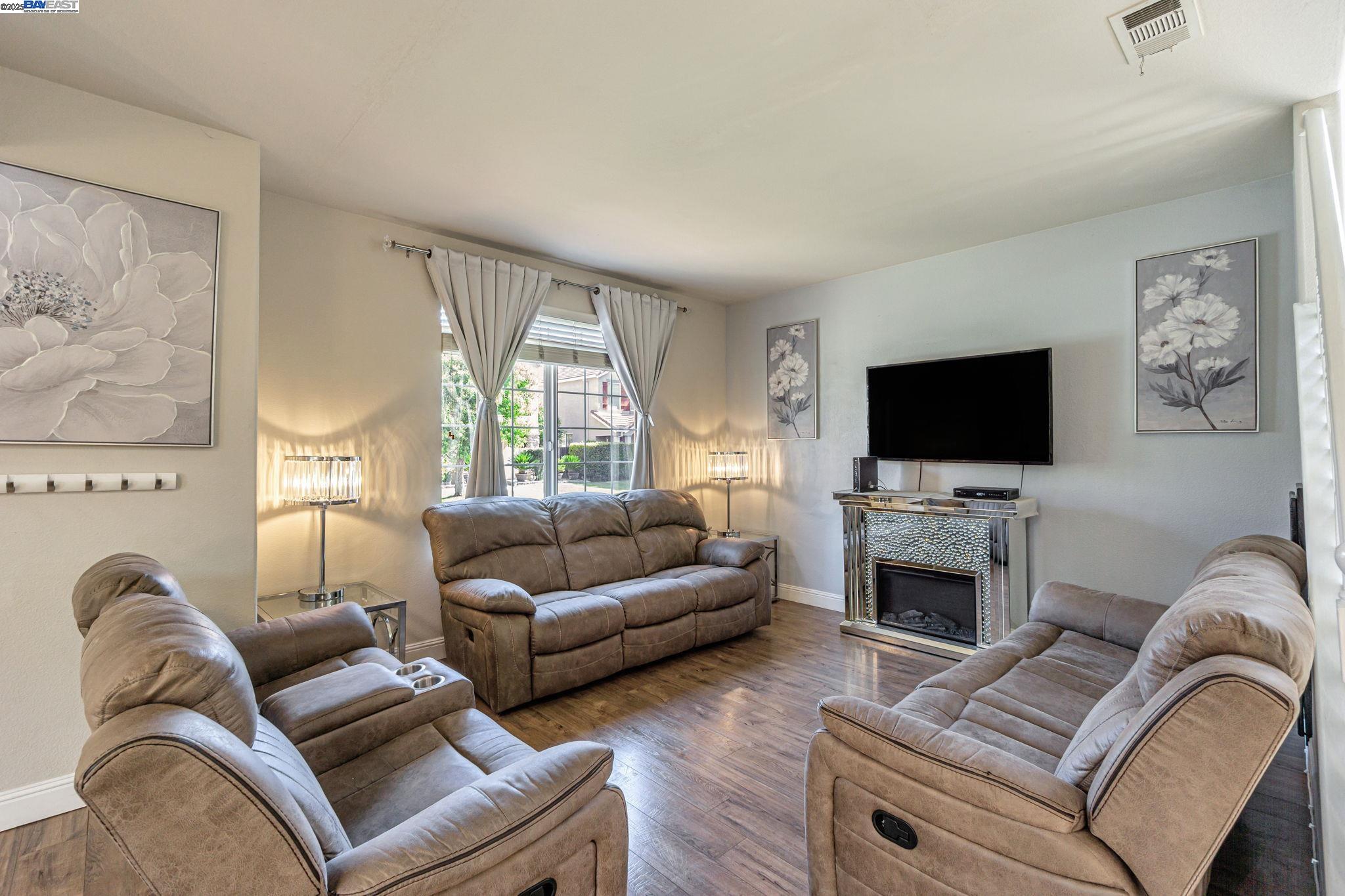 Detail Gallery Image 6 of 44 For 3816 Claire St, Stockton,  CA 95212 - 4 Beds | 2/1 Baths