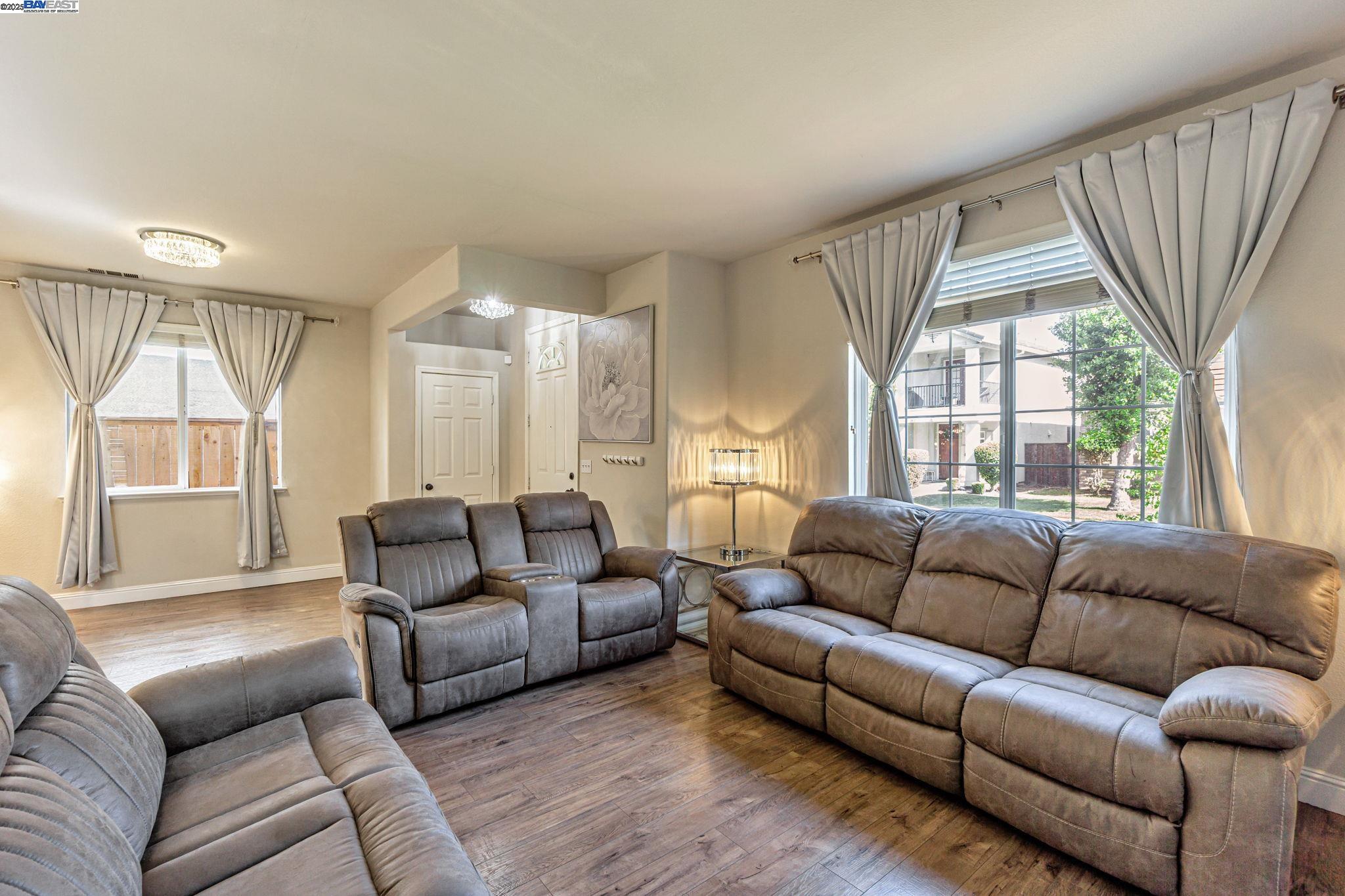 Detail Gallery Image 7 of 44 For 3816 Claire St, Stockton,  CA 95212 - 4 Beds | 2/1 Baths