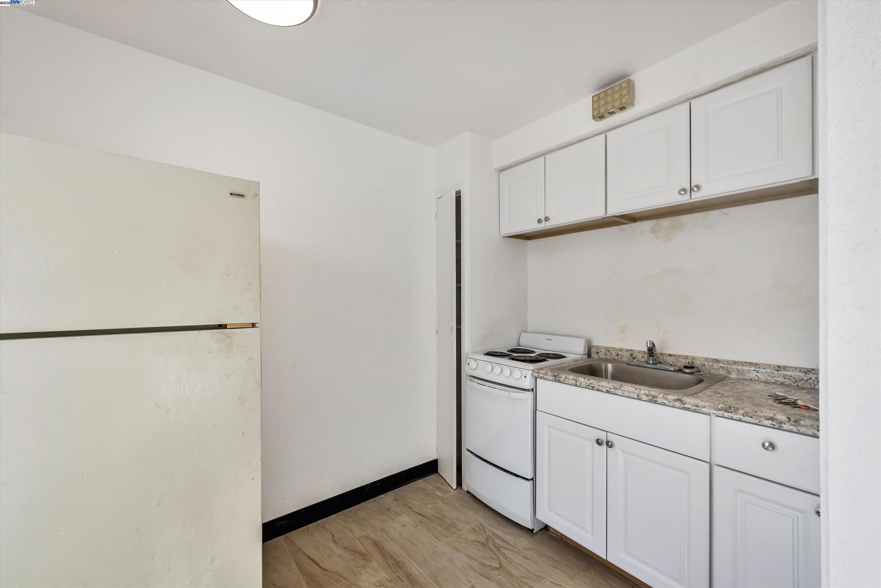 Detail Gallery Image 12 of 15 For 6033 Foothill Blvd, Oakland,  CA 94605 - – Beds | – Baths
