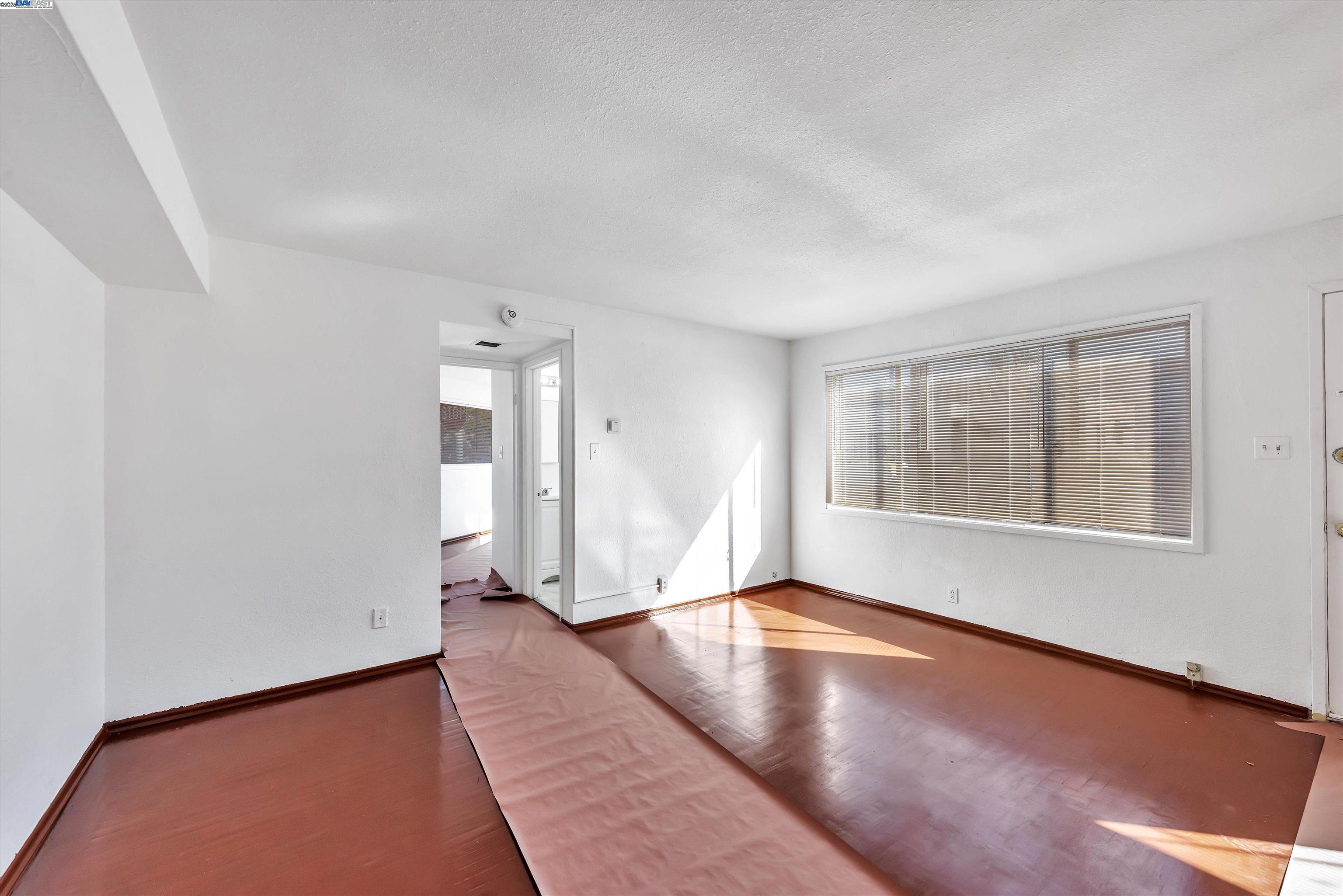 Detail Gallery Image 9 of 15 For 6033 Foothill Blvd, Oakland,  CA 94605 - – Beds | – Baths