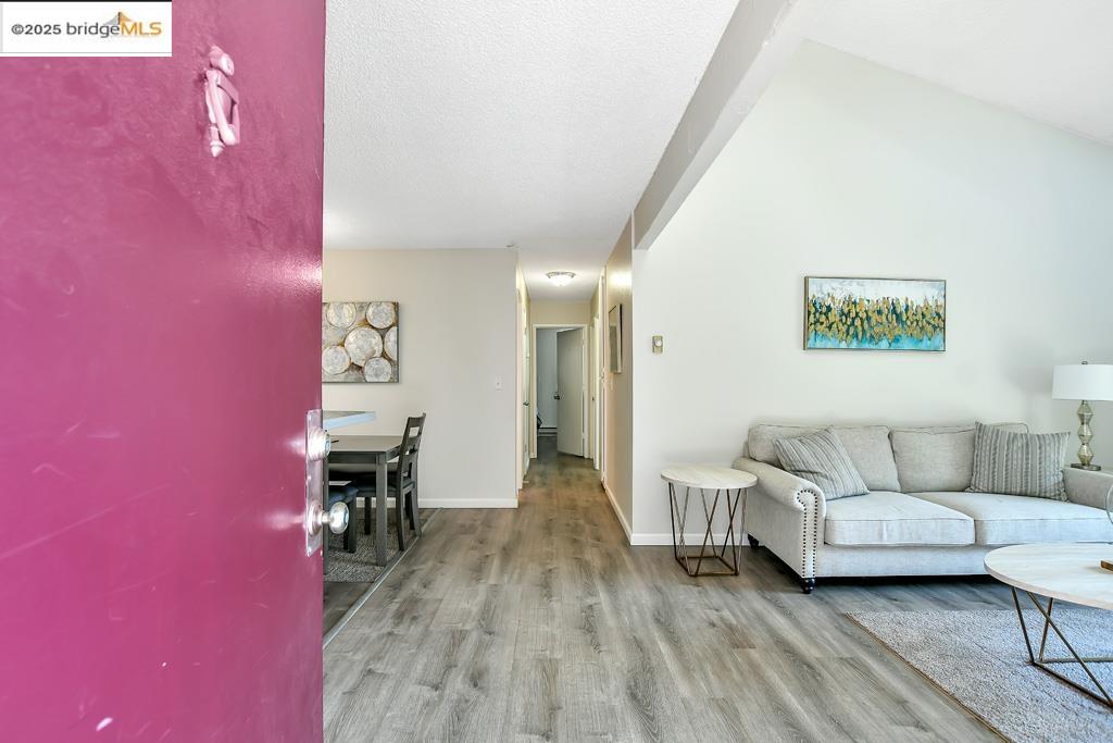 Detail Gallery Image 4 of 21 For 1333 N Camino Alto #249,  Vallejo,  CA 94589 - 3 Beds | 2 Baths