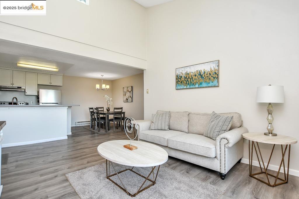 Detail Gallery Image 6 of 21 For 1333 N Camino Alto #249,  Vallejo,  CA 94589 - 3 Beds | 2 Baths