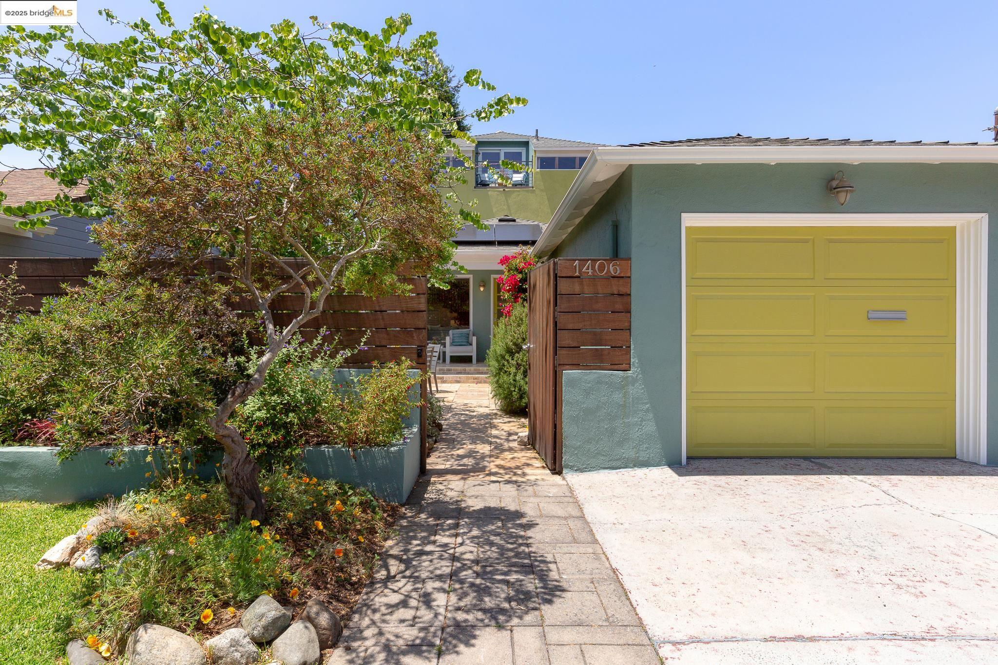 Detail Gallery Image 1 of 1 For 1406 10th St, Berkeley,  CA 94710 - 3 Beds | 2 Baths