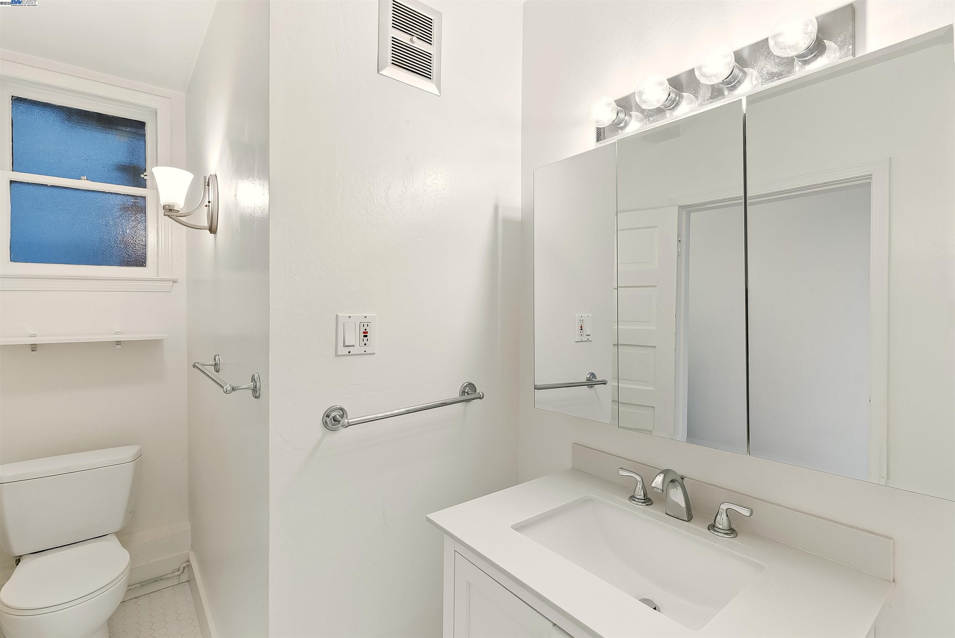 Detail Gallery Image 12 of 30 For 64-66 Woodland Ave, San Francisco,  CA 94117 - – Beds | – Baths