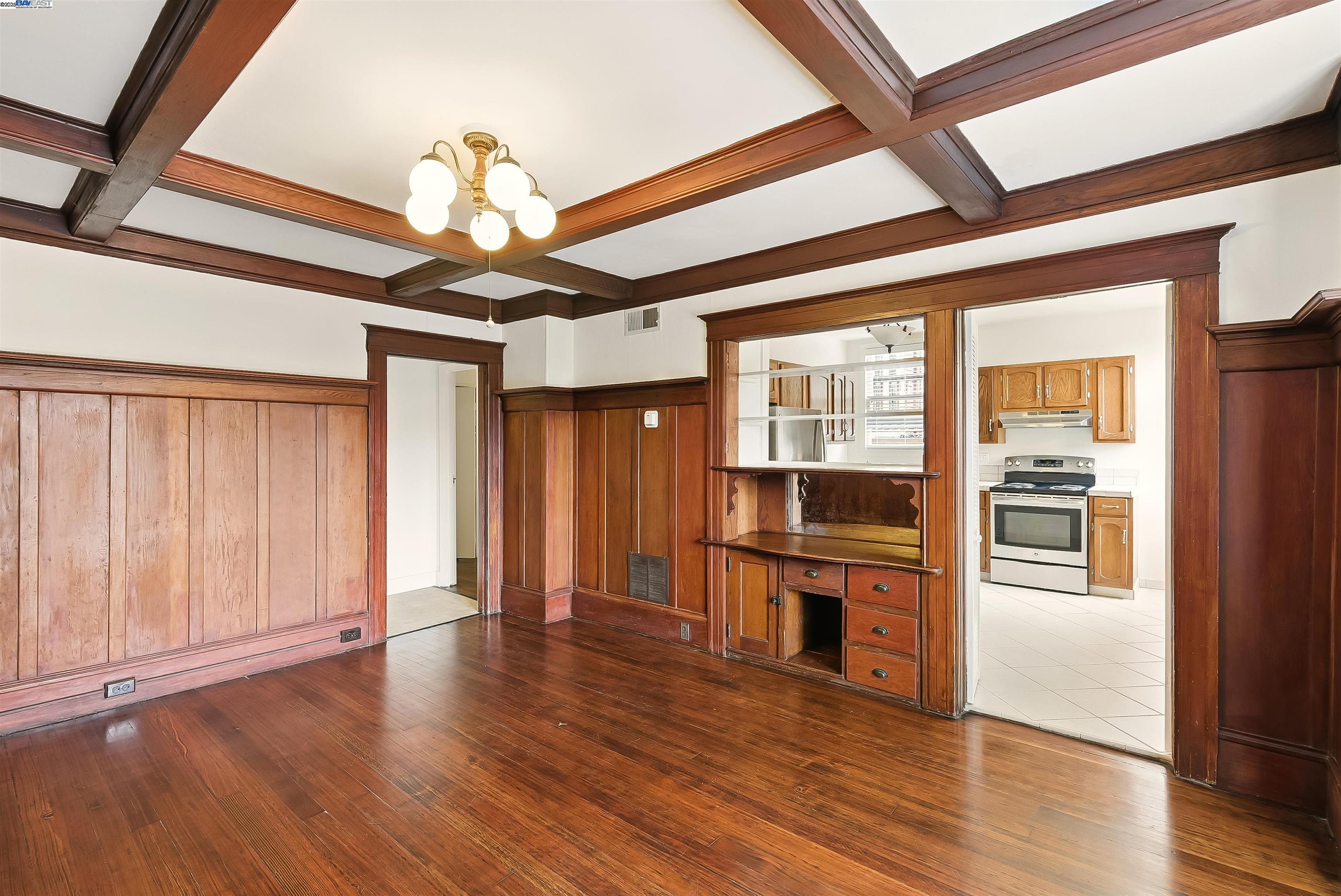 Detail Gallery Image 4 of 30 For 64-66 Woodland Ave, San Francisco,  CA 94117 - – Beds | – Baths