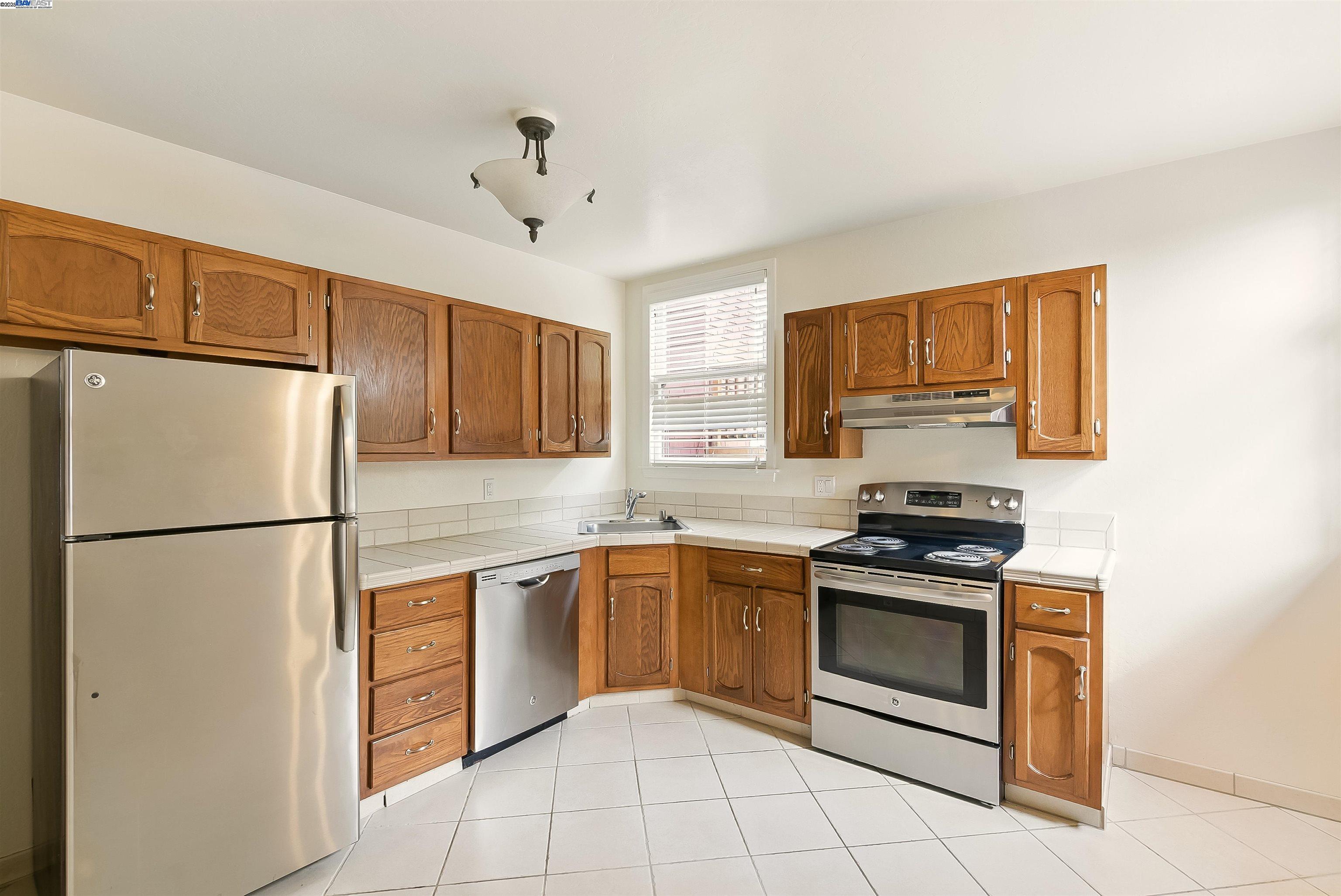 Detail Gallery Image 7 of 30 For 64-66 Woodland Ave, San Francisco,  CA 94117 - – Beds | – Baths