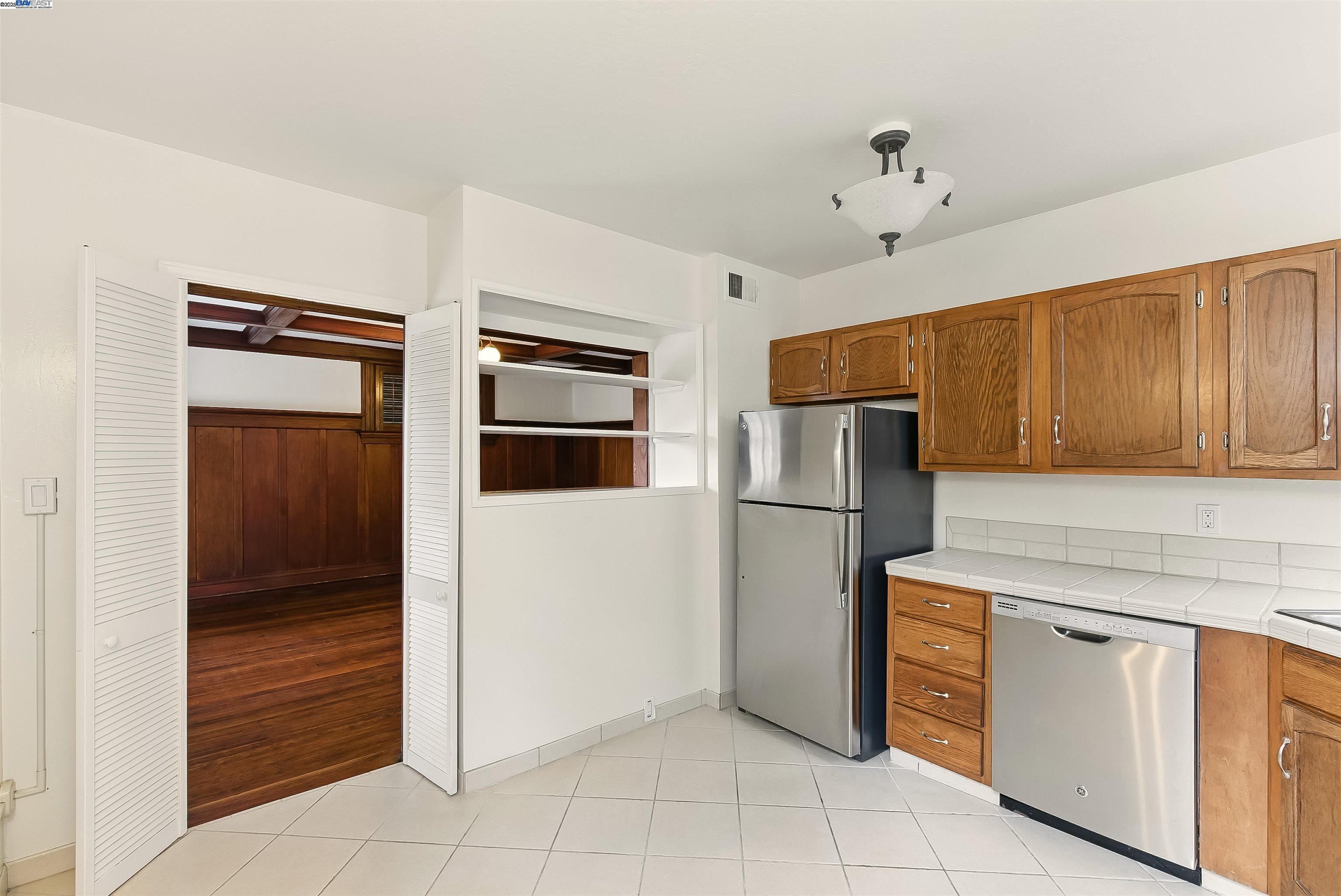 Detail Gallery Image 8 of 30 For 64-66 Woodland Ave, San Francisco,  CA 94117 - – Beds | – Baths