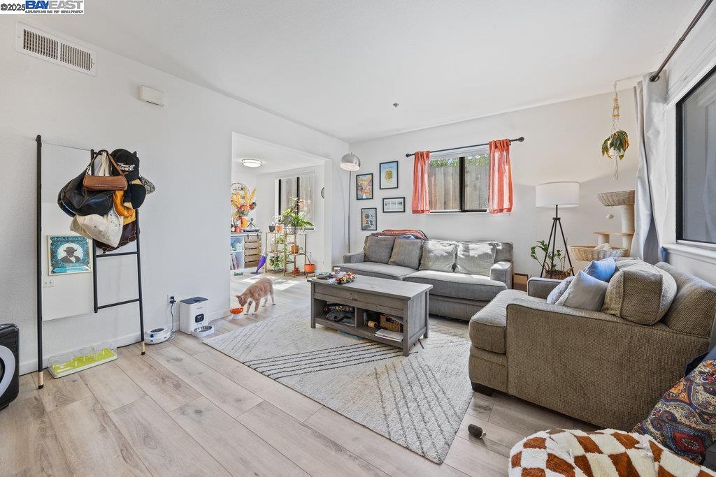 Detail Gallery Image 21 of 60 For 21000 Ocean View Dr, Hayward,  CA 94541 - – Beds | – Baths